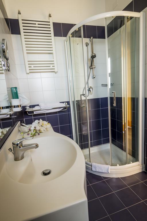 Deluxe Triple Room with Sea View,1636756413:JPEG
