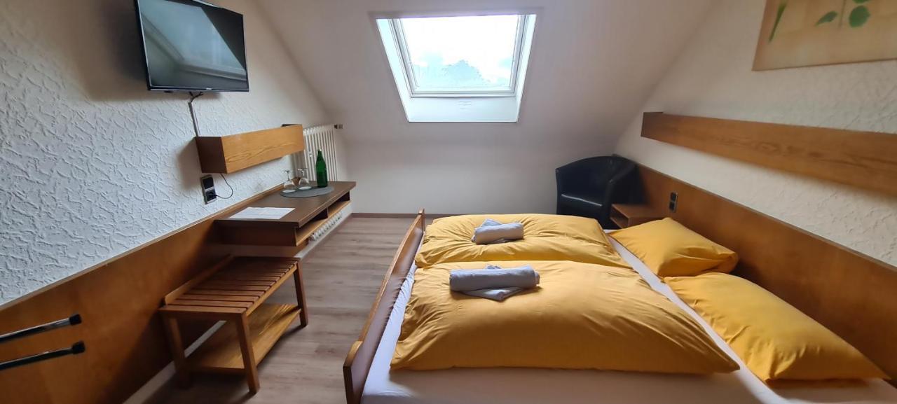 Doppel-/Zweibettzimmer mit Gemeinschaftsbad