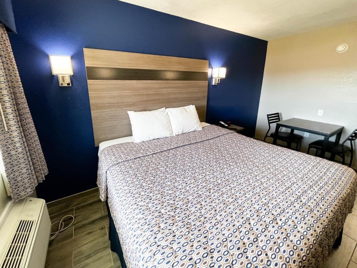 King Room - Disability Access - Non-Smoking