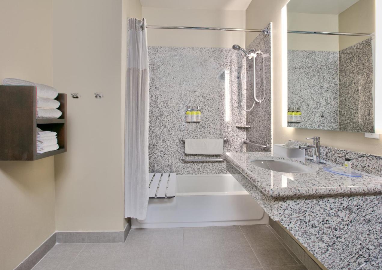 Studio King Suite with Mobility Accessible Tub - Non-Smoking
