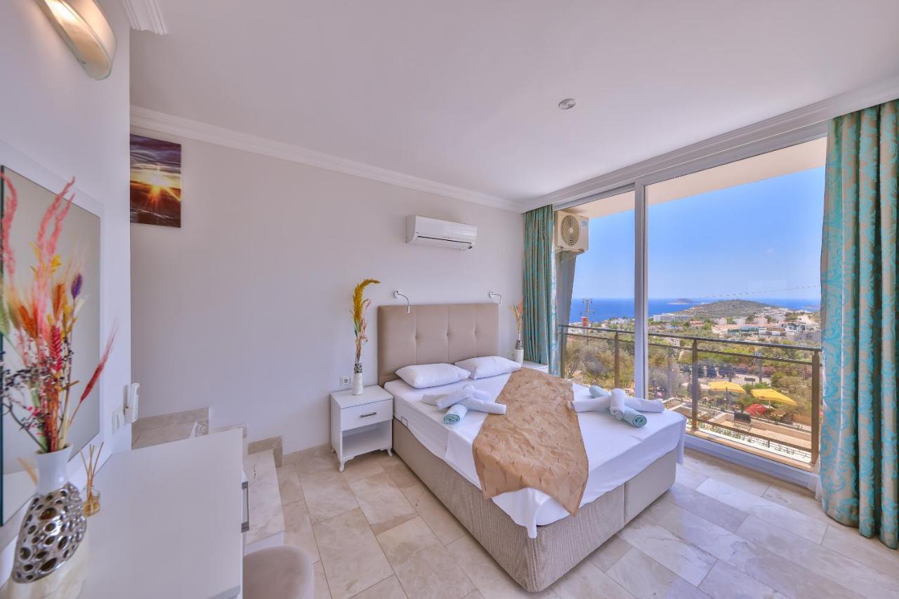 Tree Bedroom with Private Pool 4