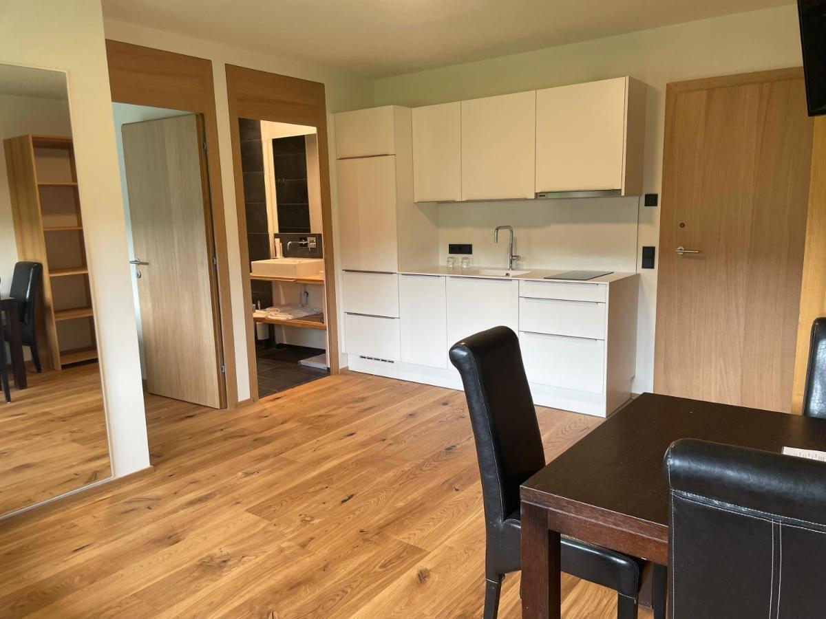 Apartment mit Küche und Balkon