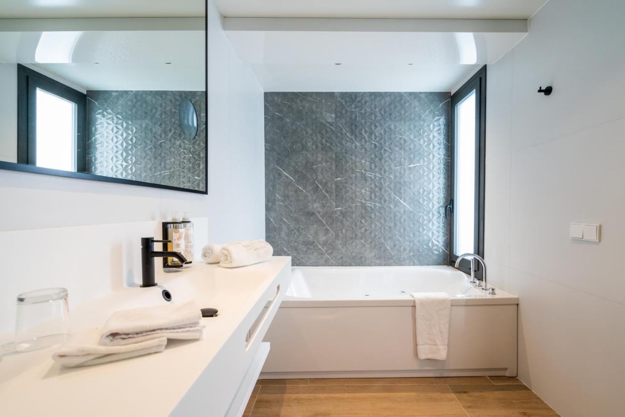 Habitación Doble con jacuzzi interior y balcón