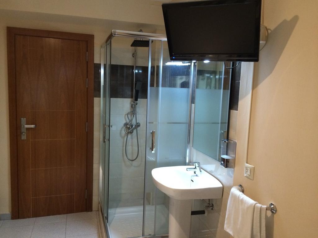 Quarto Individual com Chuveiro