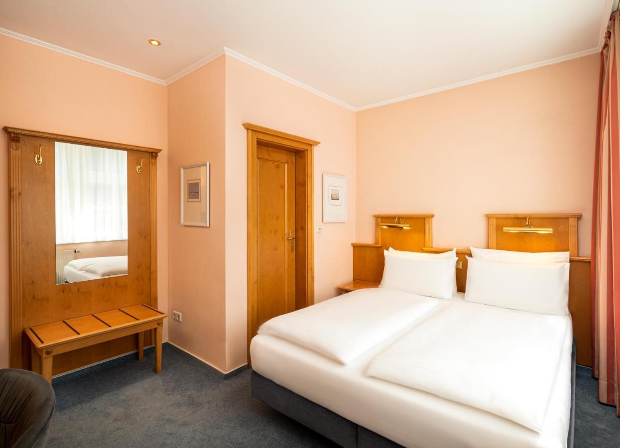 Small Double Room,1257388954:JPEG