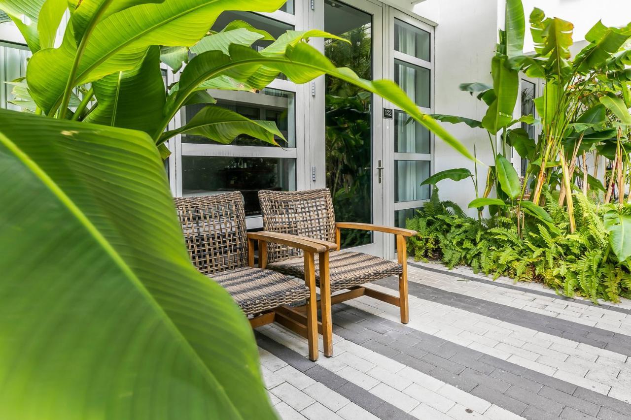 Deluxe King Room with Garden View