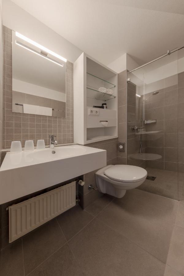 Apartment,1259425063:JPEG