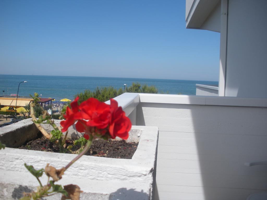 Camera Matrimoniale con Balcone e Vista Mare
