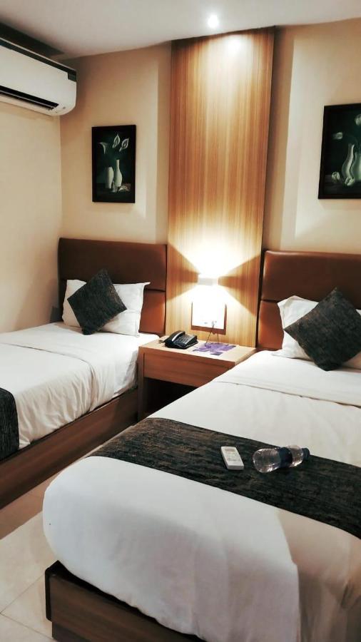 Quarto com 2 Camas de Solteiro