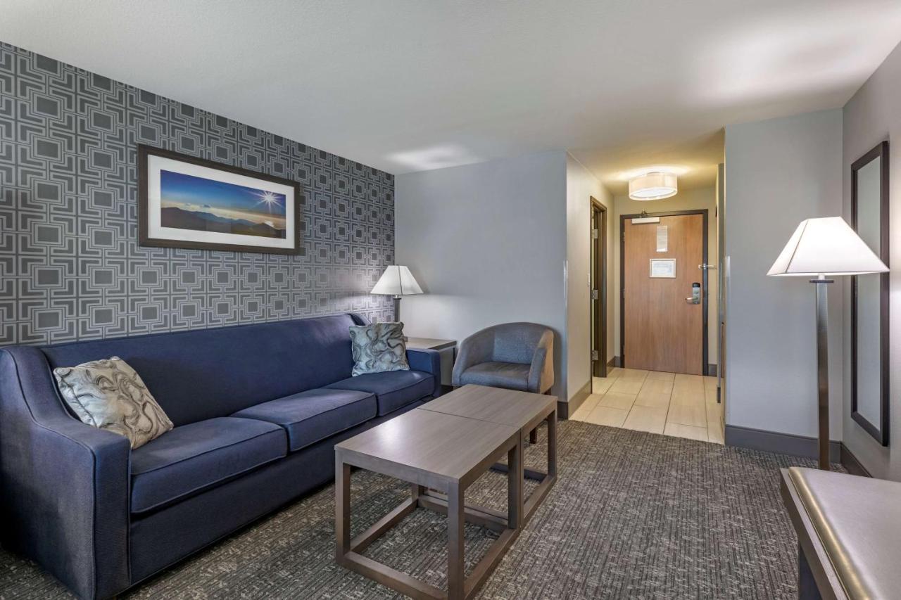 Queen Room with Two Queen Beds and Sofa Bed