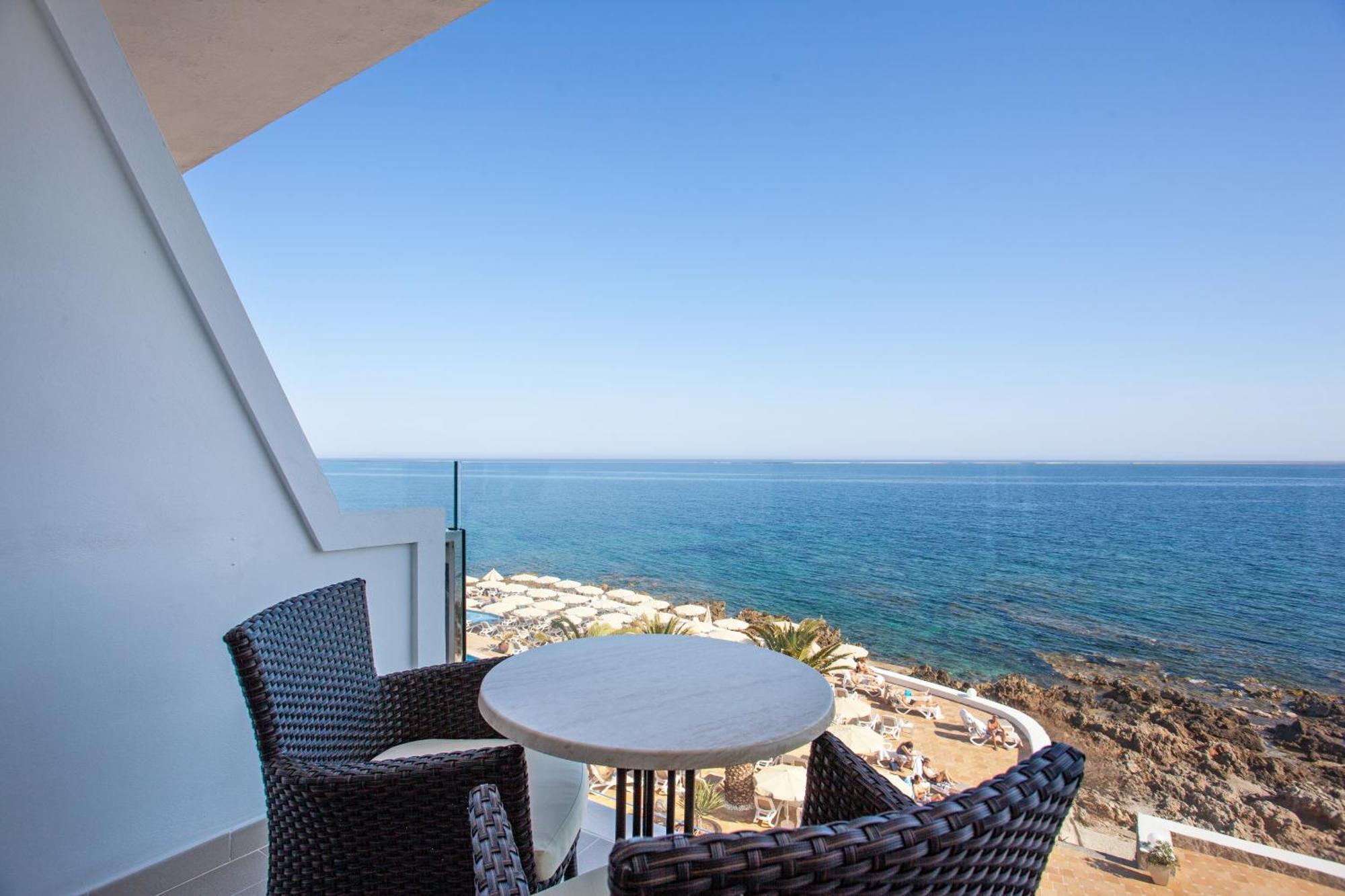 Double or Twin Room with Sea View,1566926591:JPEG