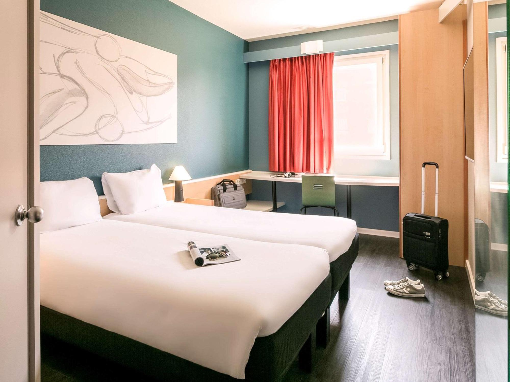 Twin Room,1704921082:JPEG