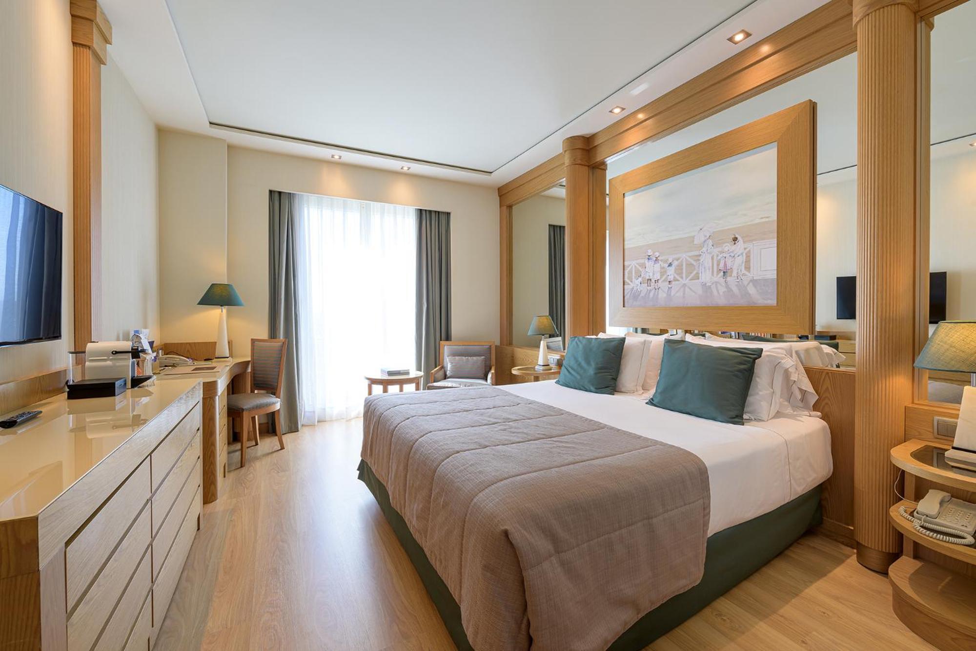Classic Double or Twin Room with City View,1272728098:JPEG