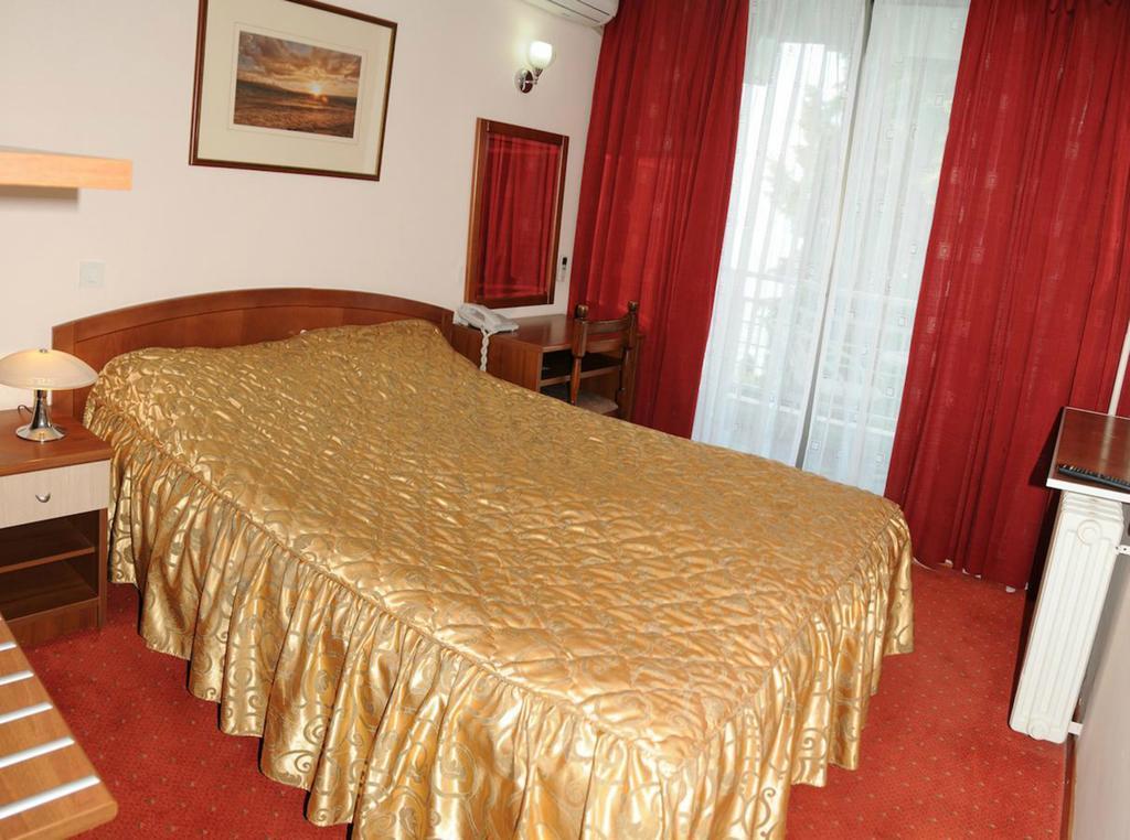 Single Room,640739337:JPEG