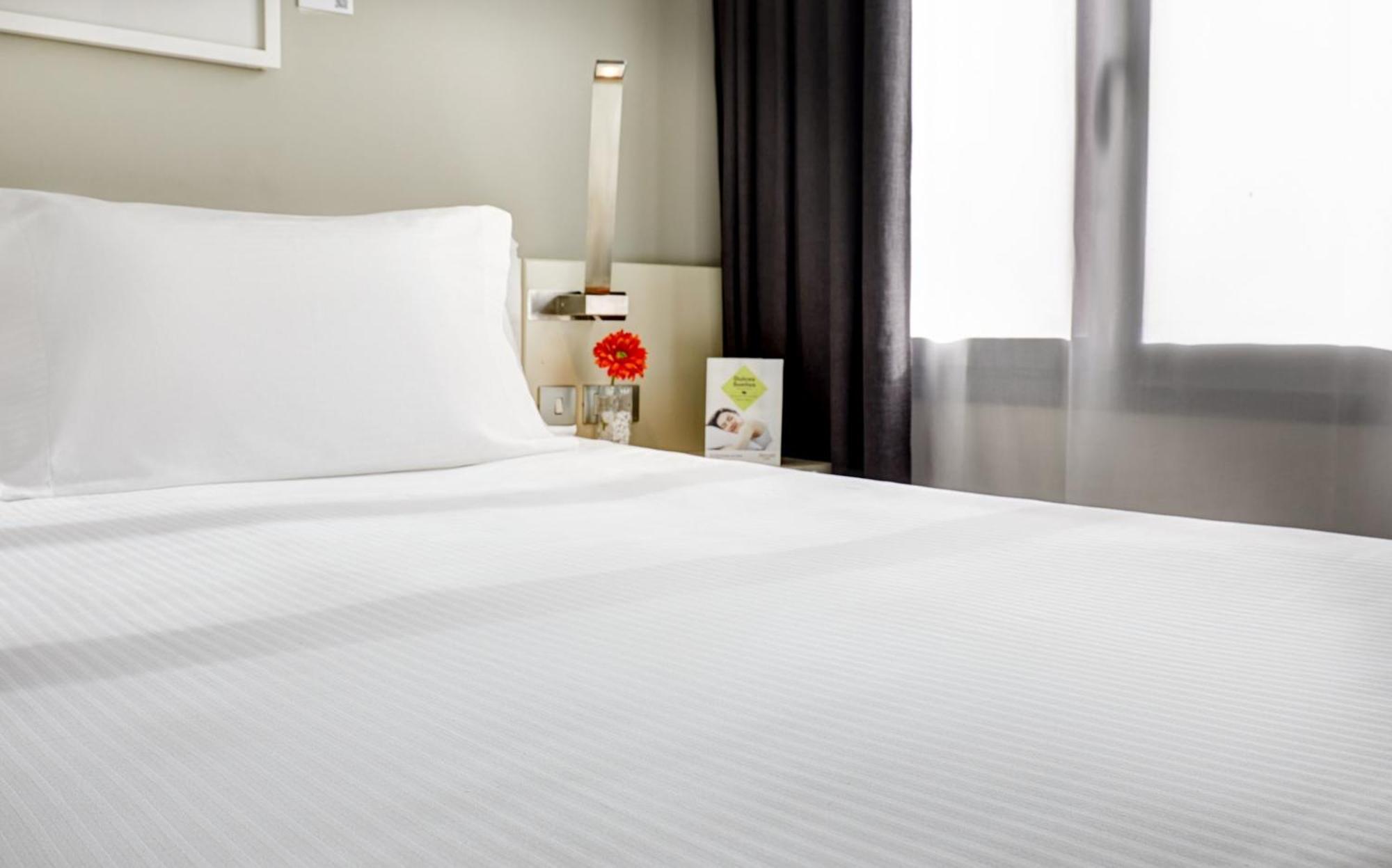 Zimmer mit Kingsize-Bett