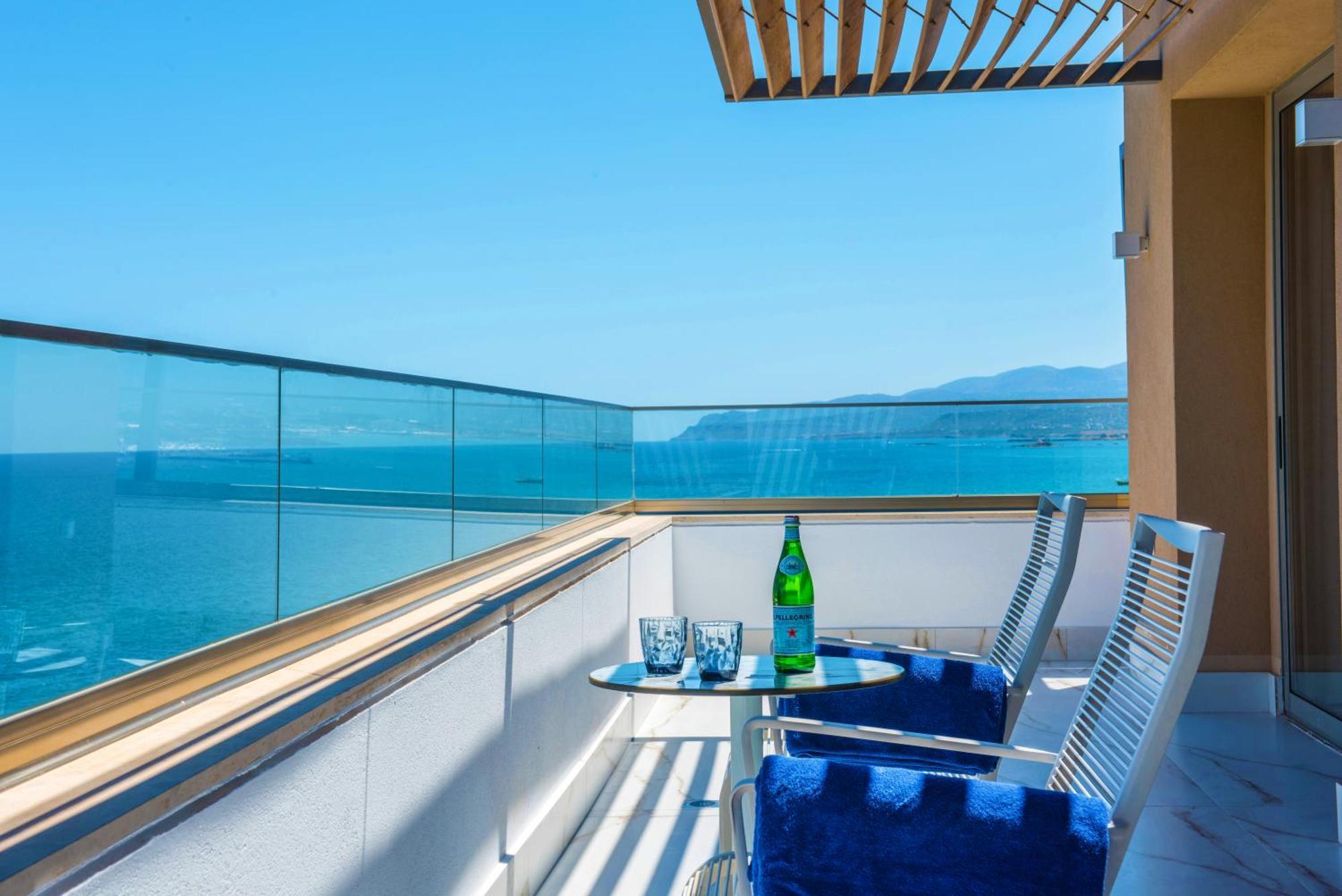 Gold Sky Suite with Panoramic Sea View