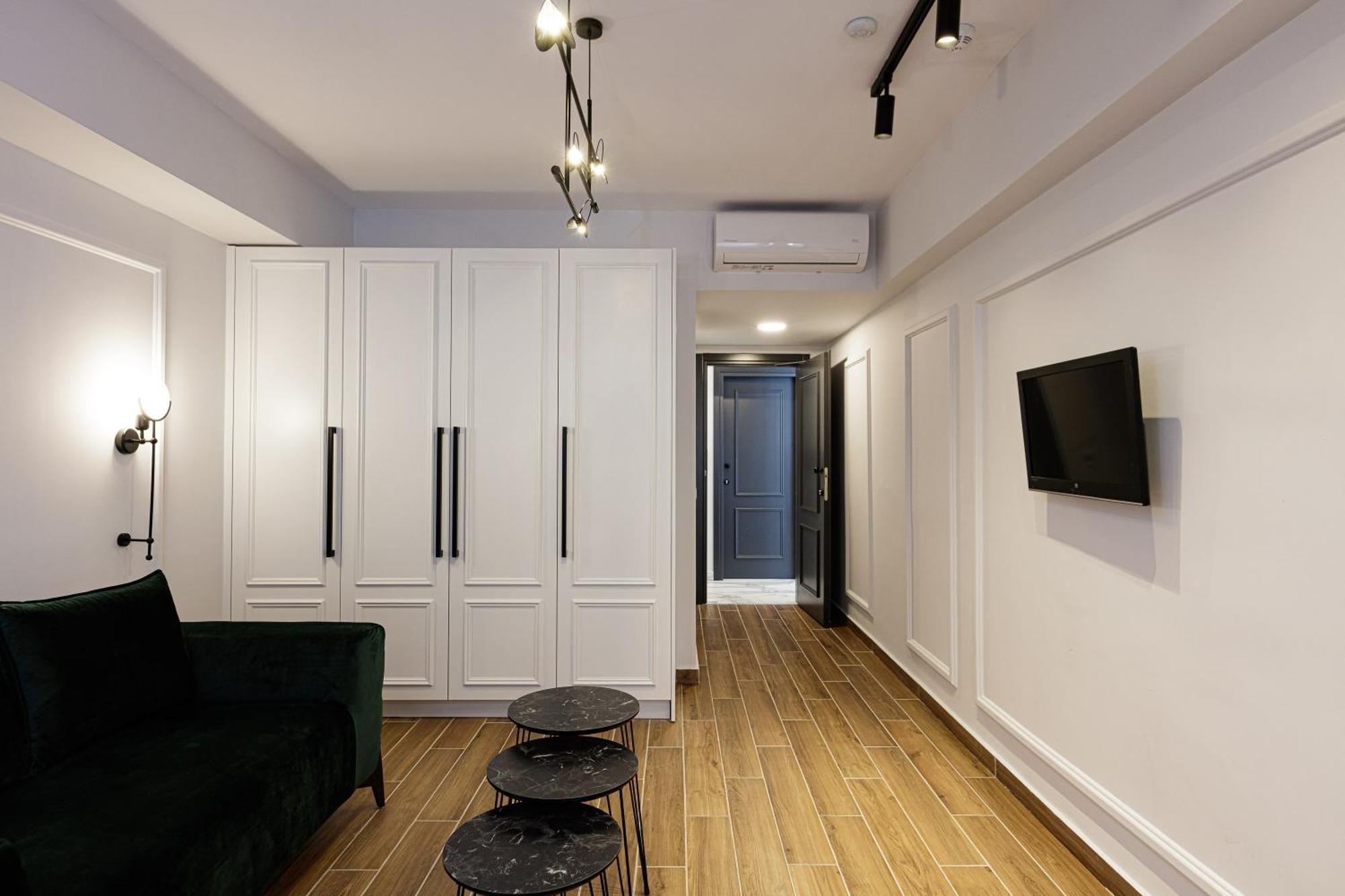 Family Room,1273266394:JPEG