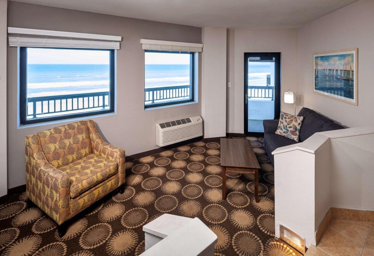 One-Bedroom King Suite with Balcony and Oceanfront,1273292461:JPEG