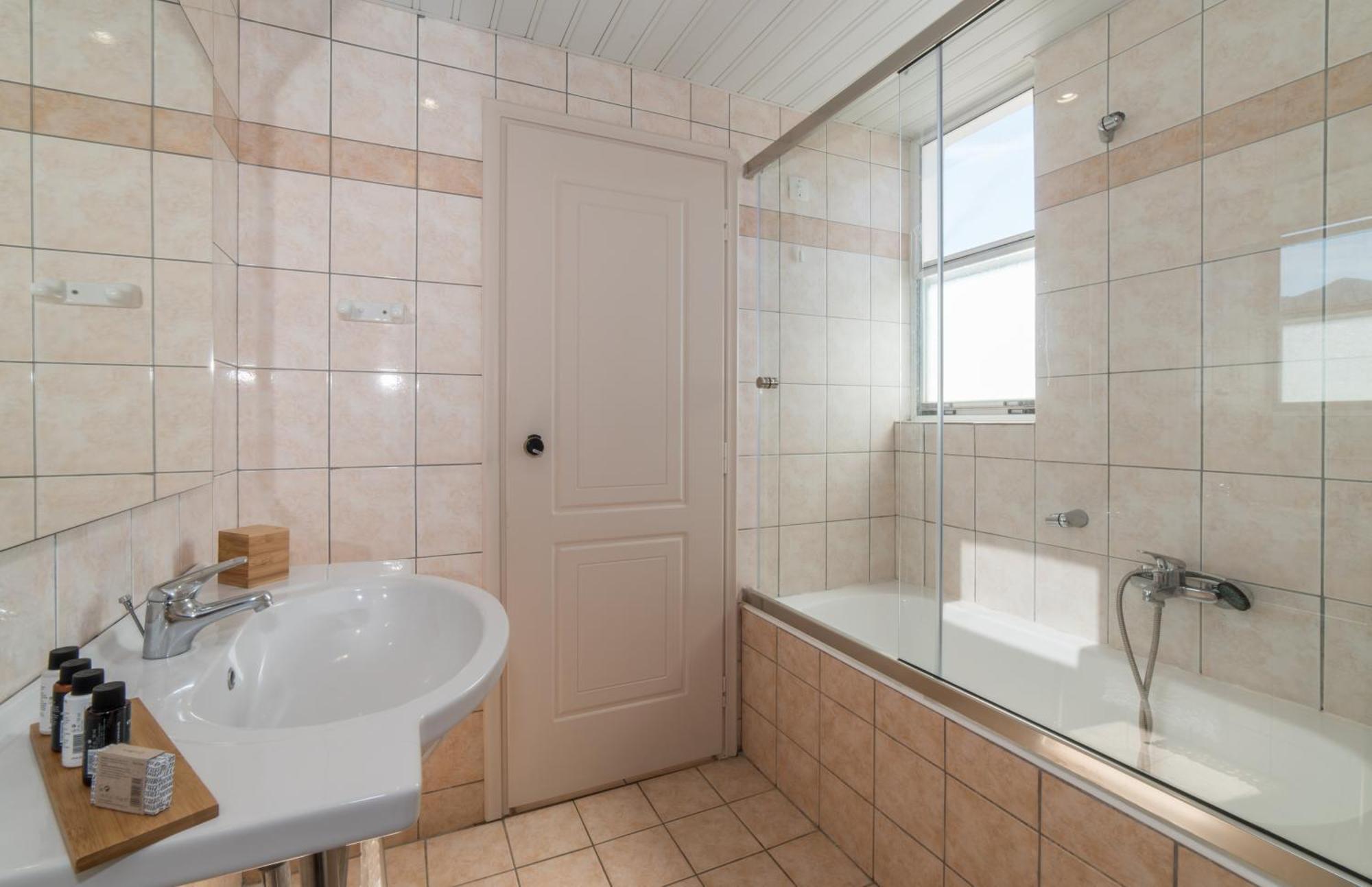 Appartement met 2 Slaapkamers en Gedeeltelijk Uitzicht op Zee (4 Volwassenen)