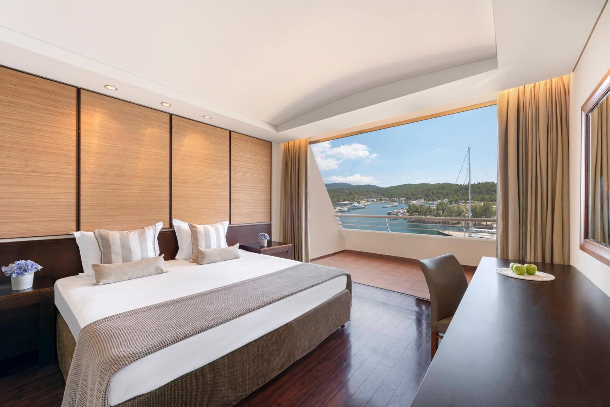 Doppelzimmer mit Blick auf das Meer oder den Yachthafen