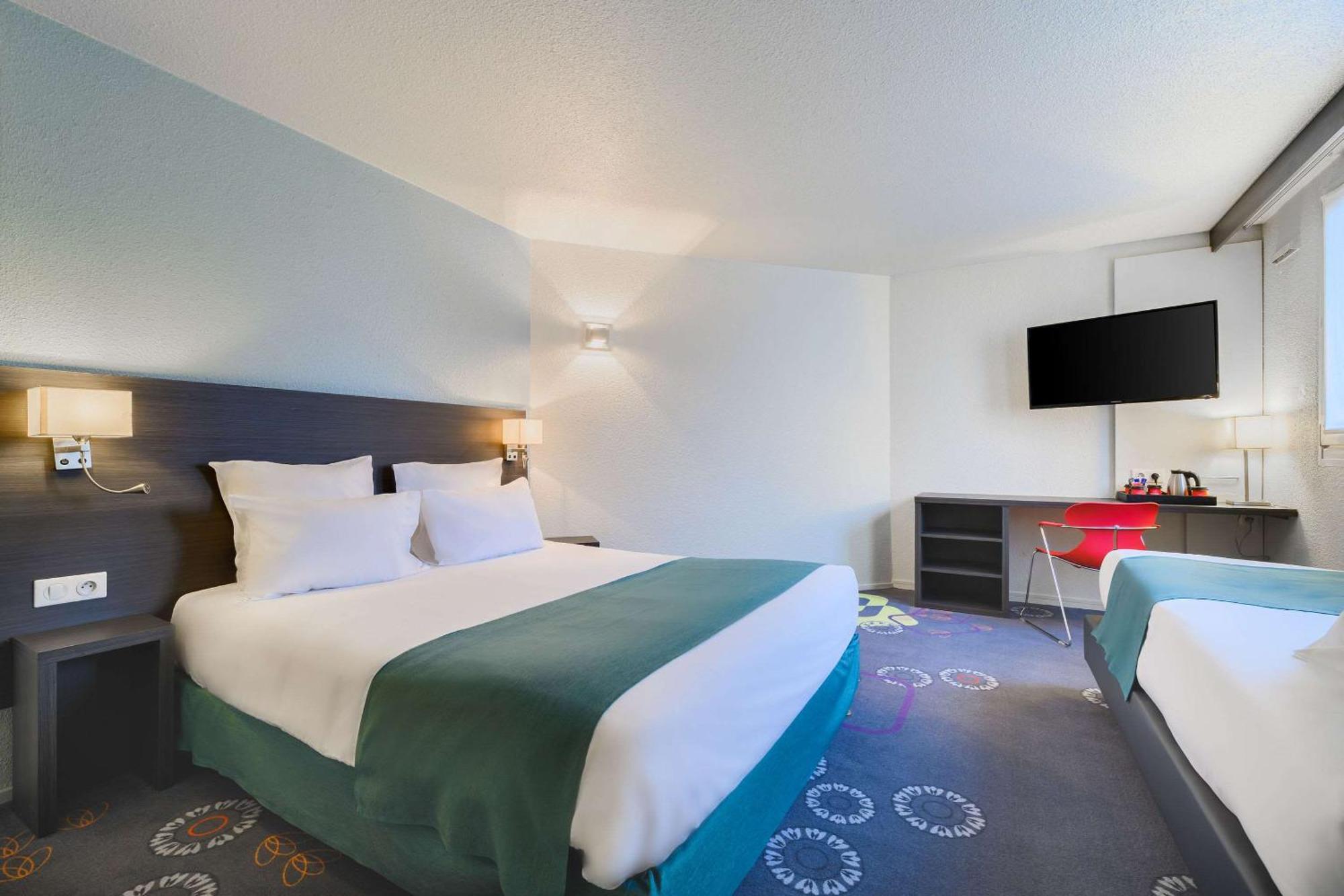 1 Double Bed, 3 Single Beds