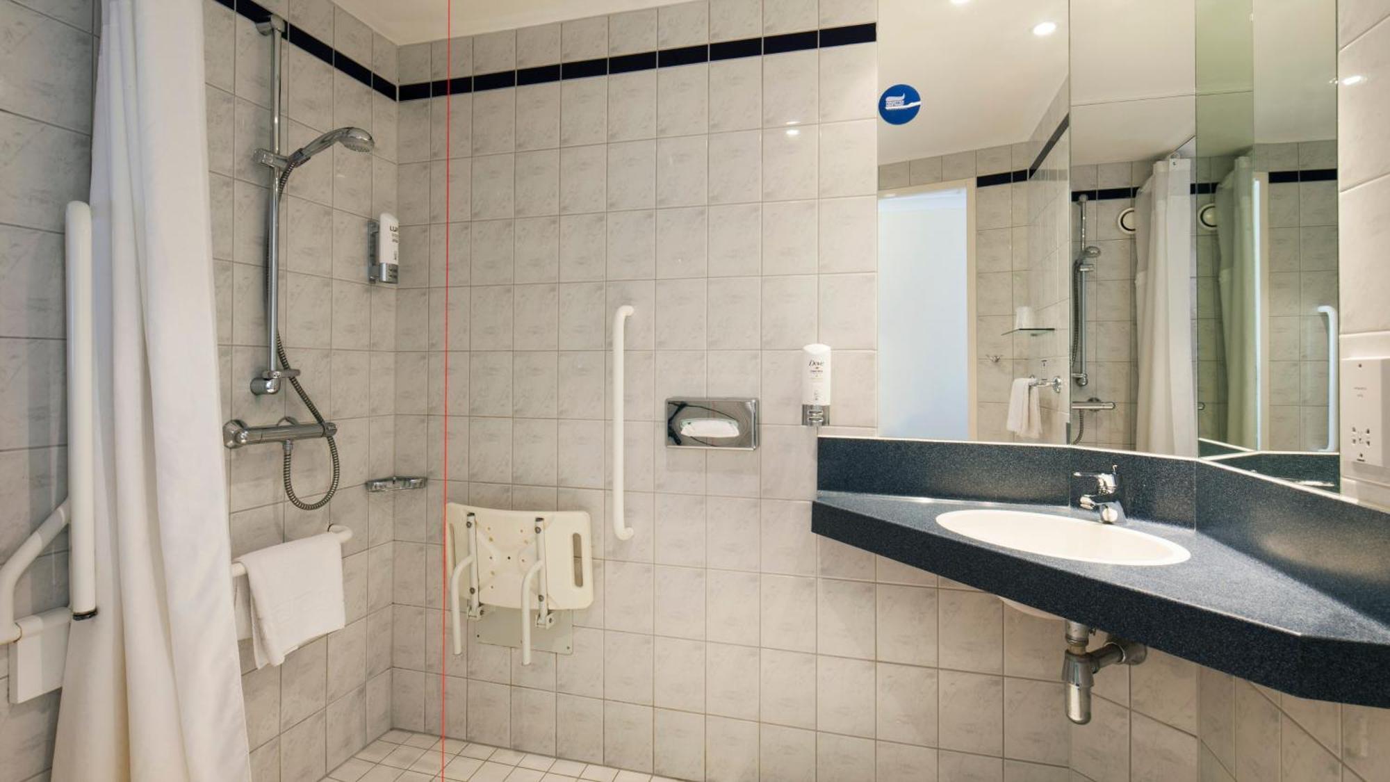 Standaard Kamer met Kingsize Bed en Gratis Warm Ontbijt - Geschikt voor Mensen met een Lichamelijke Beperking