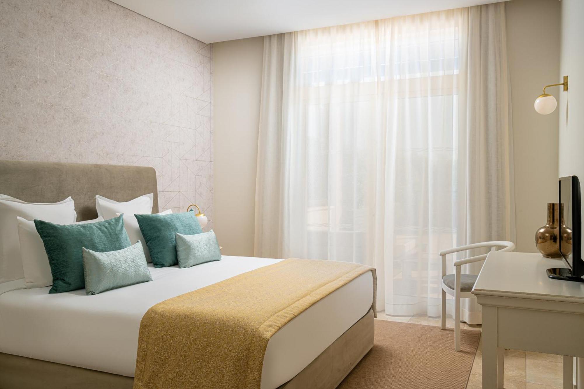 One-Bedroom Luxury Suite,1274509090:JPEG