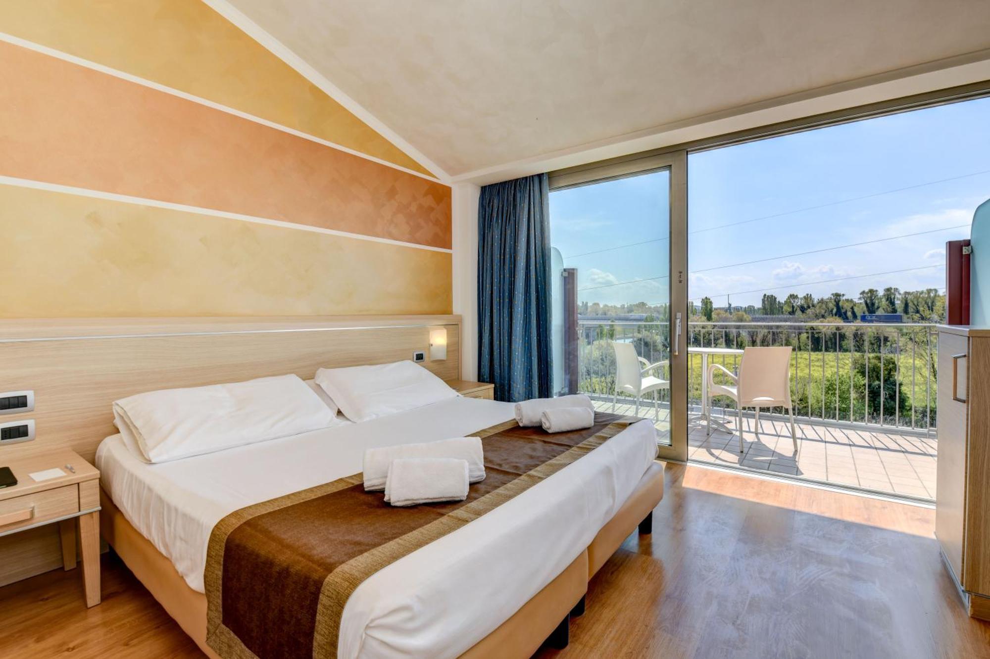 Double Room with Balcony,175941252:JPEG