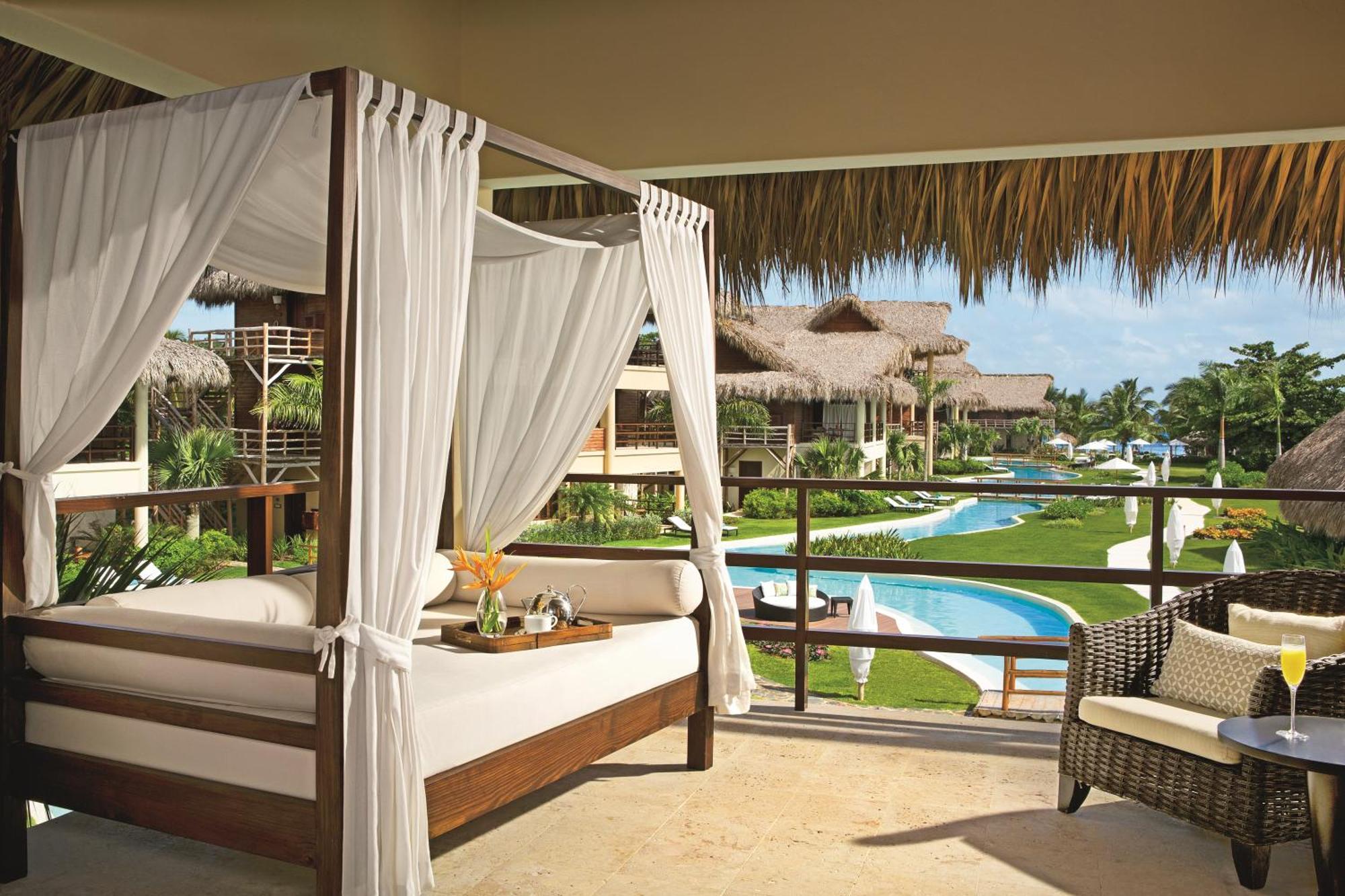 Romantic Junior Suite Pool View King,1274864944:JPEG