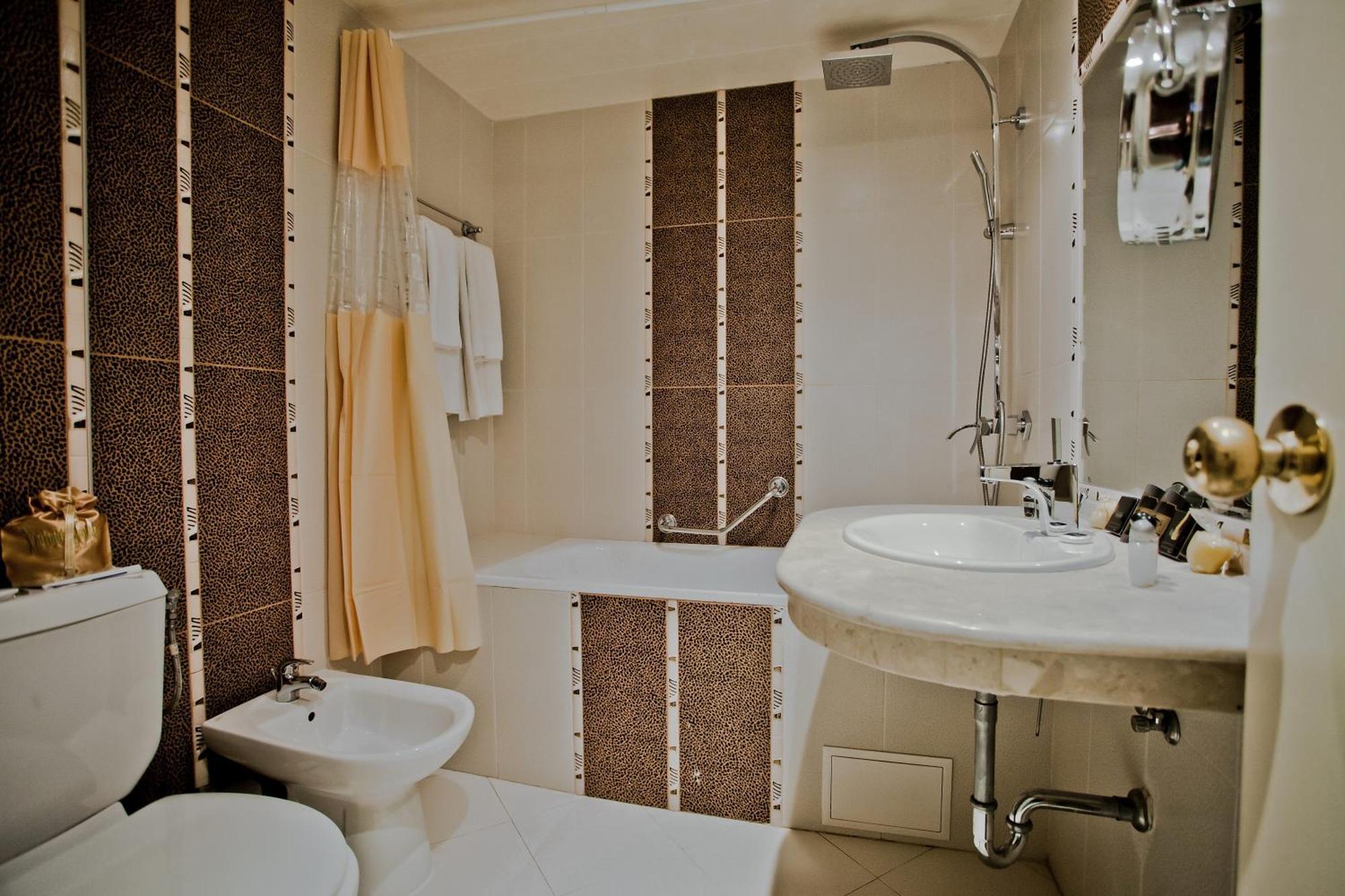 Double Room with Garden View and Balcony,789183060:JPEG