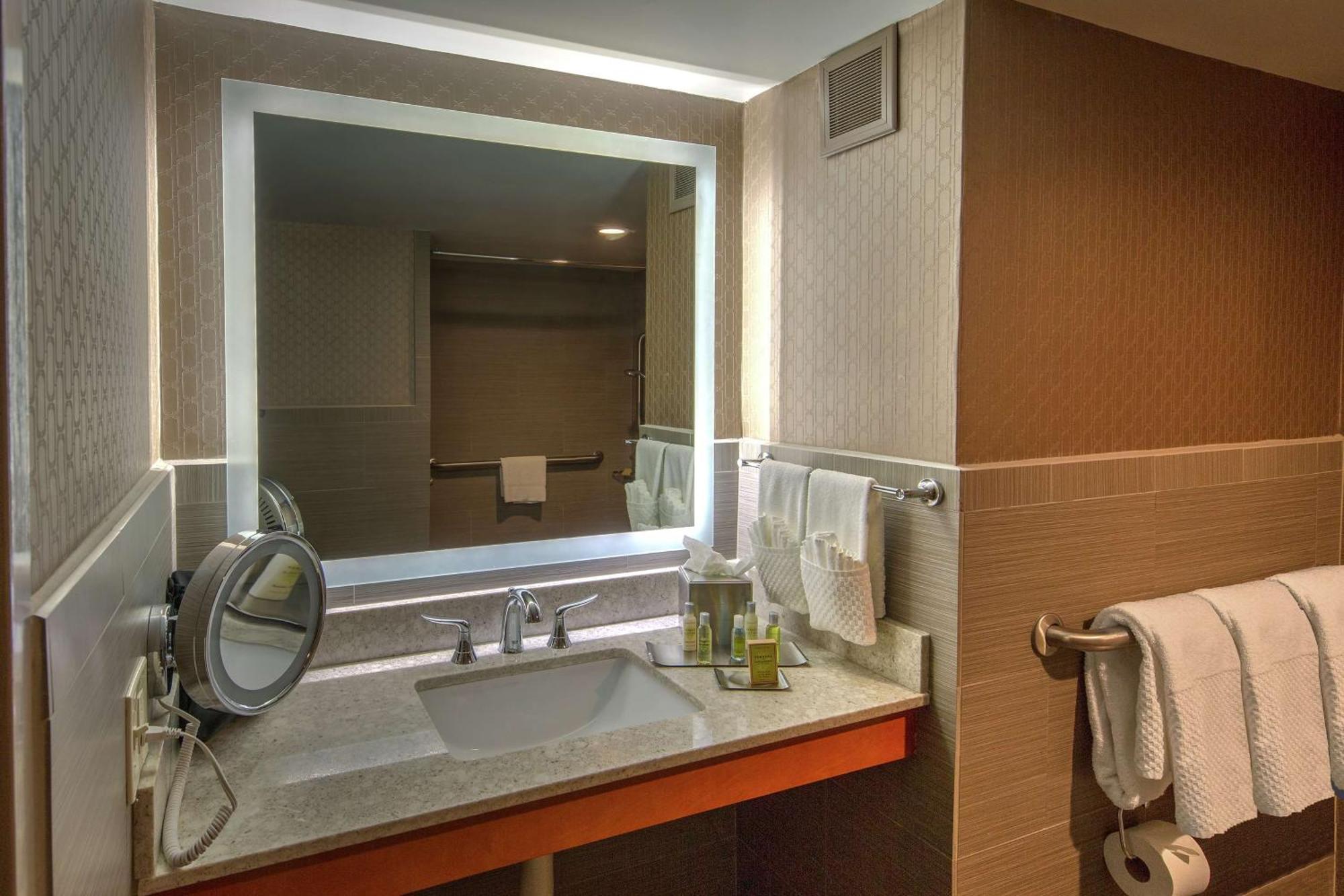 Zimmer mit Kingsize-Bett - Barrierefrei/befahrbare Dusche