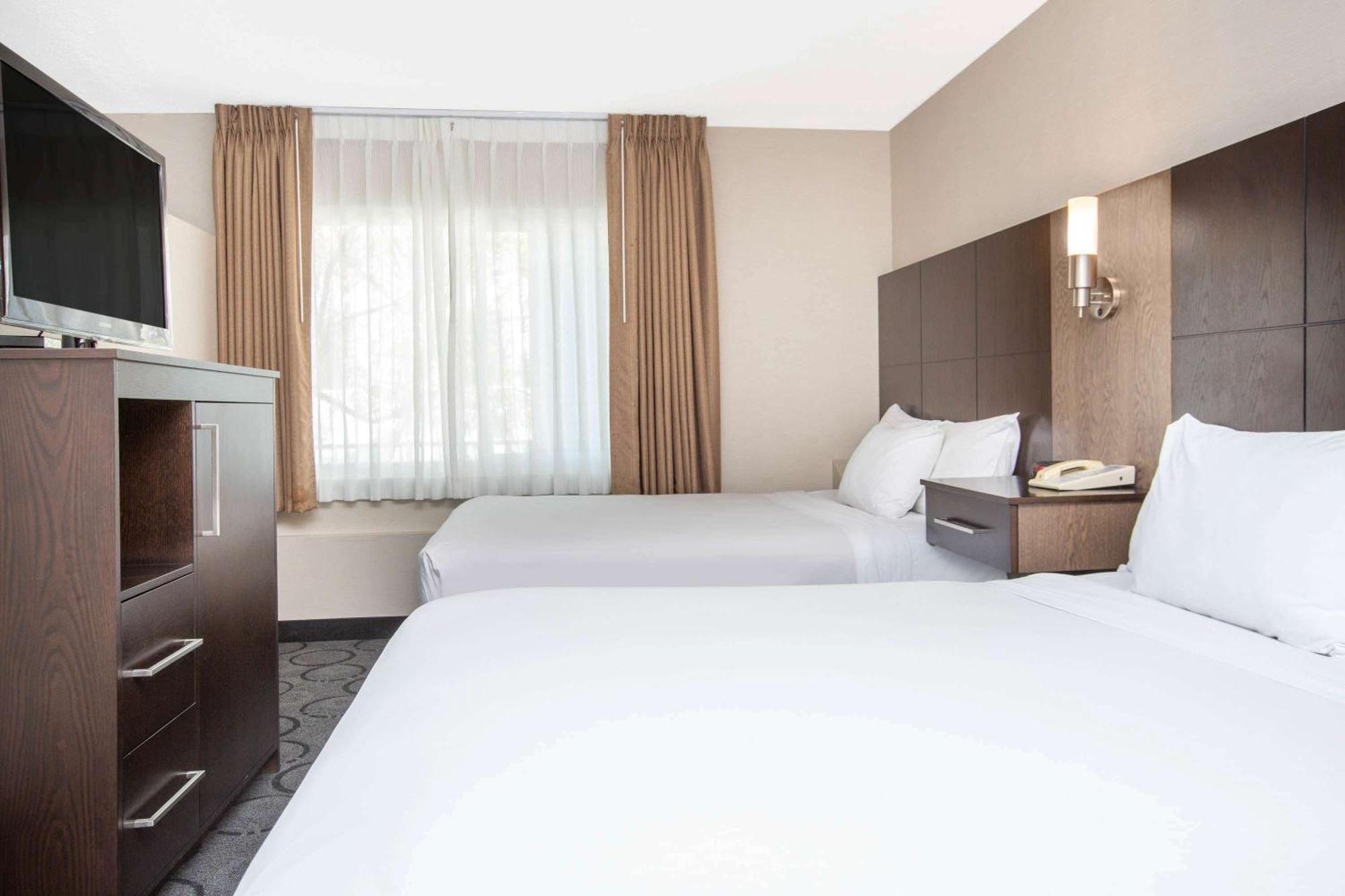 Quarto Queen com 2 Camas Queen-Size - Não Fumantes