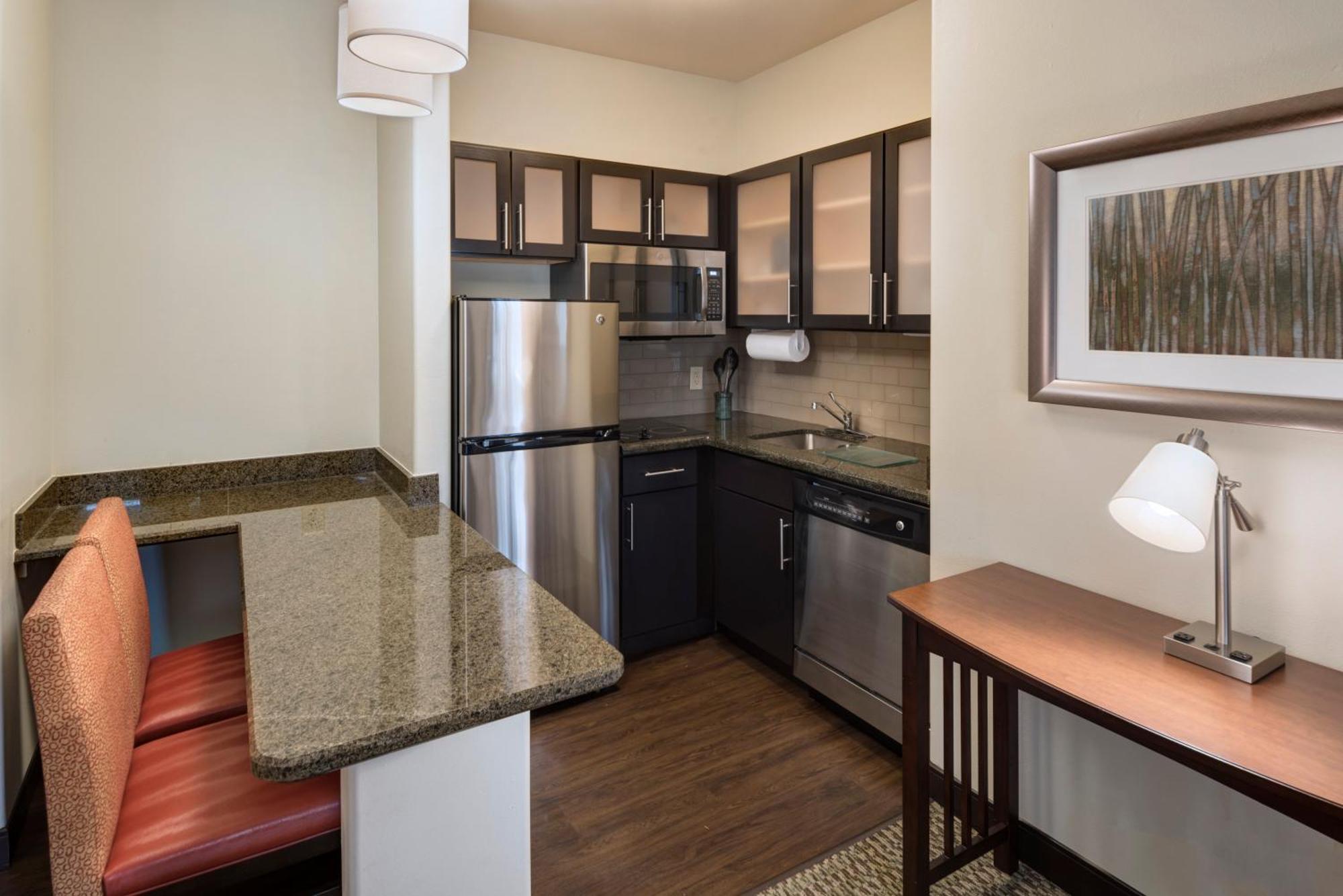 One-Bedroom Queen Suite