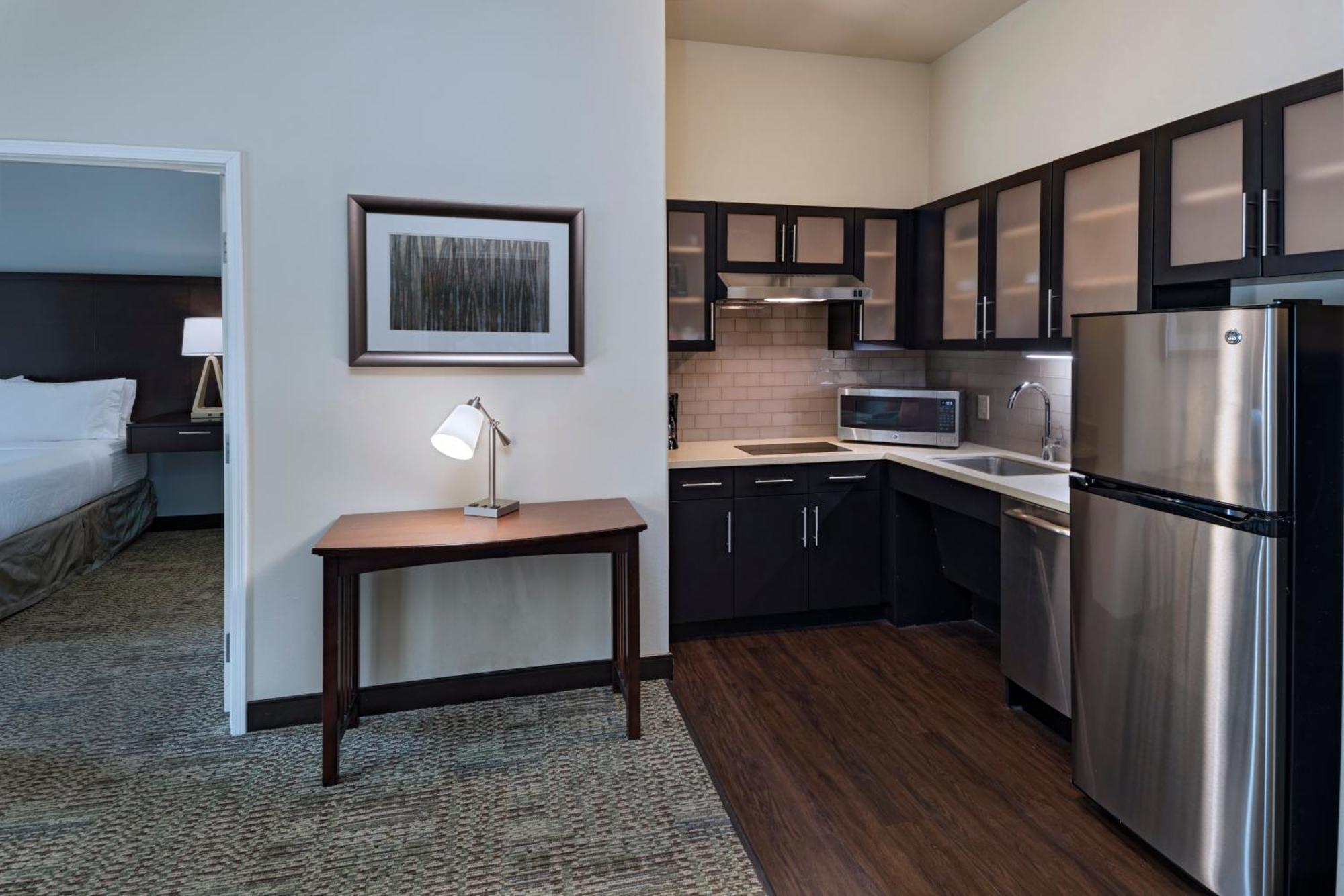 Queen Studio Suite with Roll In Shower - Mobility Accessible