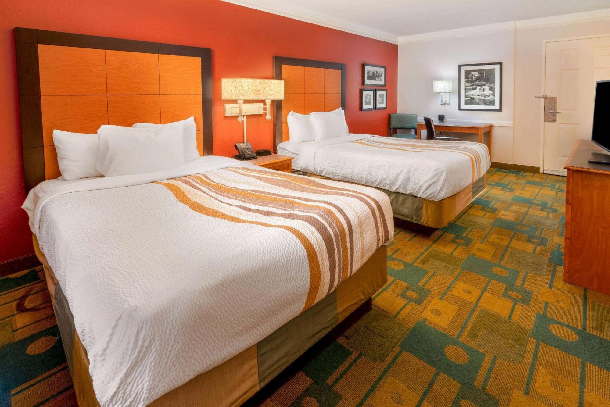 Double Room Two Double Beds Bath Tub Mobility Accessible or Non-Smoking,1275746863:JPEG