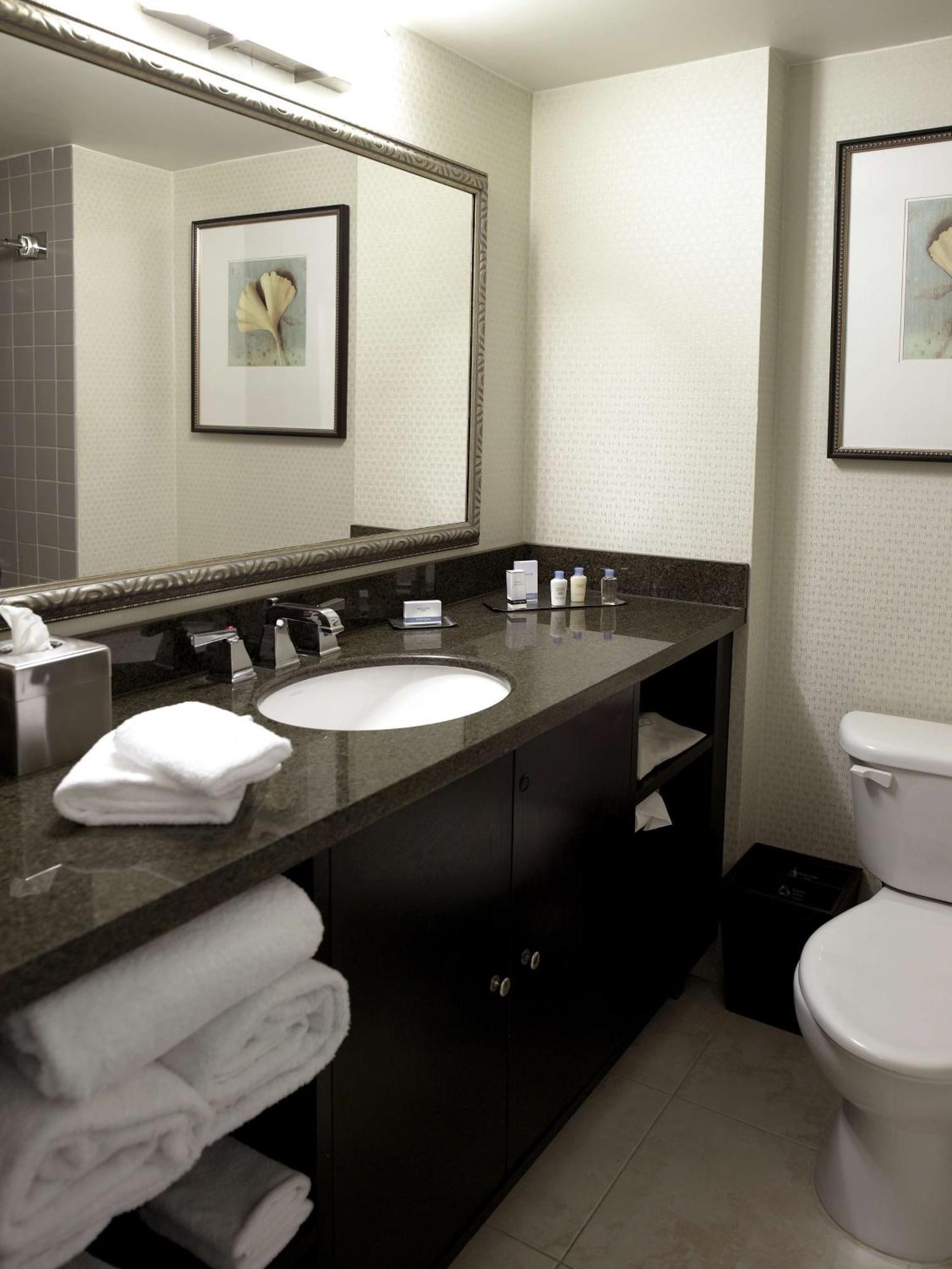 King Room with King Bed - Non-Smoking