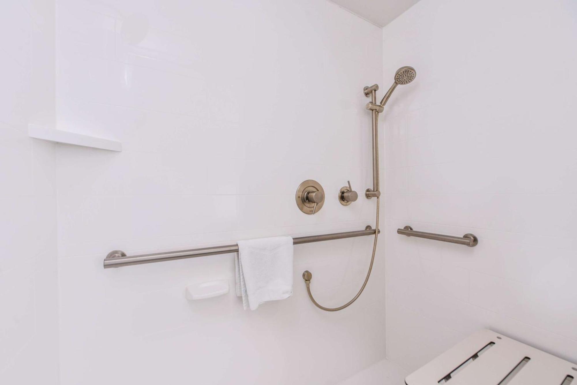 Tweepersoonskamer met Rolstoeltoegankelijke Douche - Geschikt voor Gasten met een Lichamelijke Beperking/Rookvrij