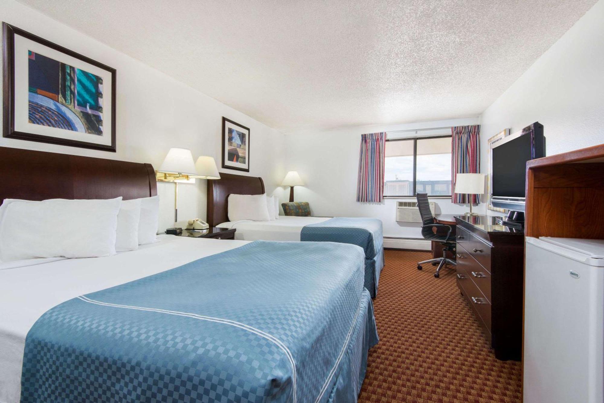 Queen Room with Two Queen Beds - Non-Smoking,779457852:JPEG