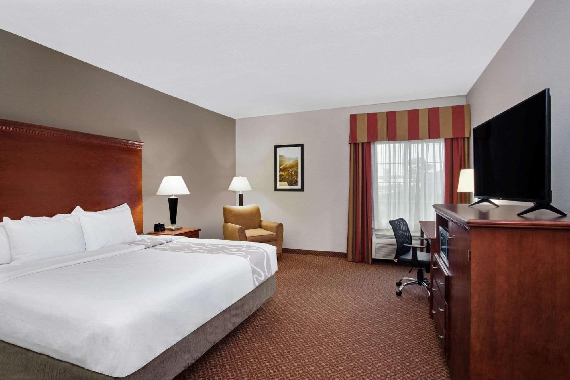 King Room with Roll-In Shower - Mobility/Hearing Accessible - Non-Smoking
