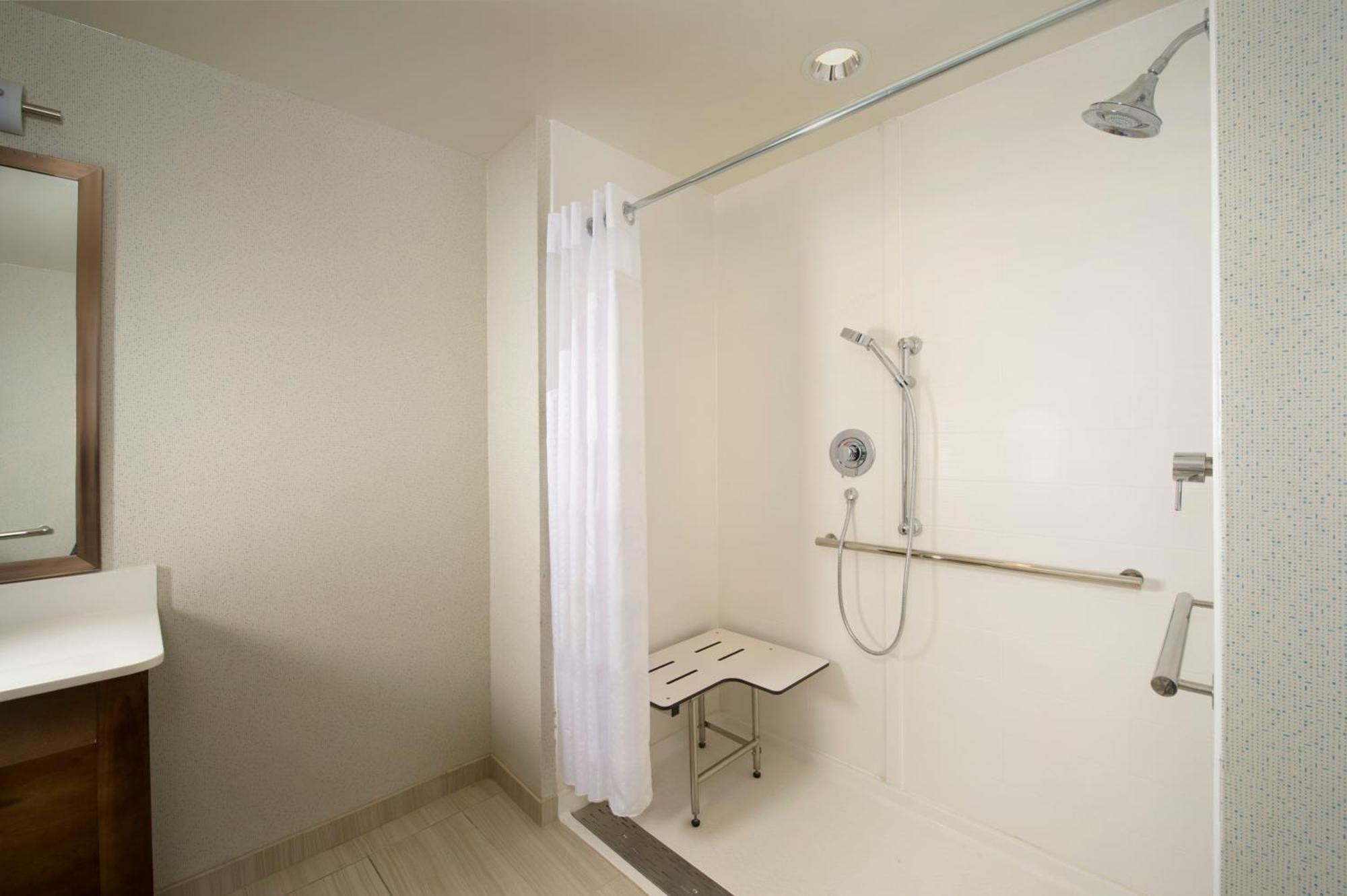 King Room with Hearing Accessible Roll In Shower - Non-Smoking
