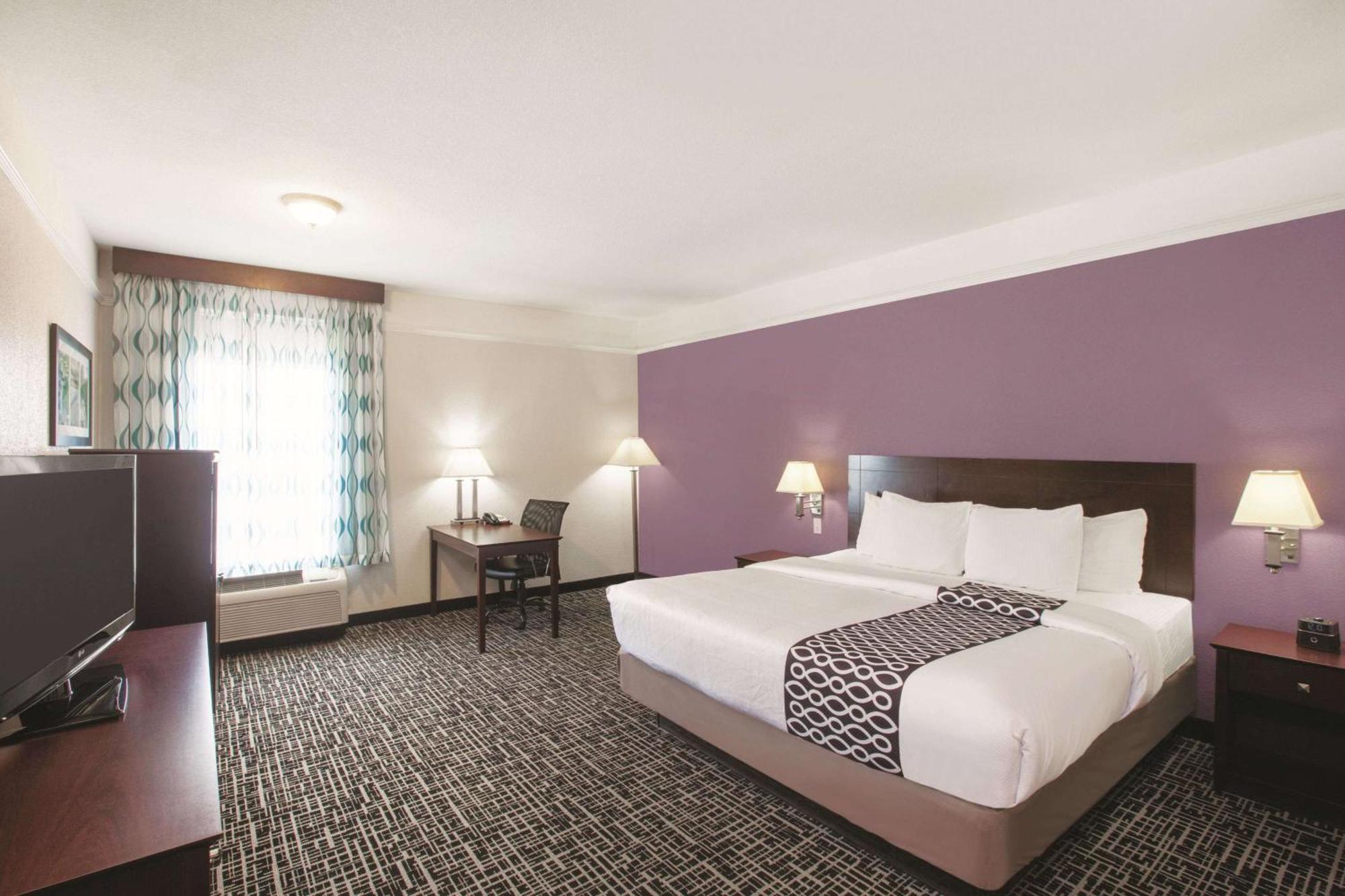 King Room with Roll-In Shower - Mobility Access/Non-Smoking