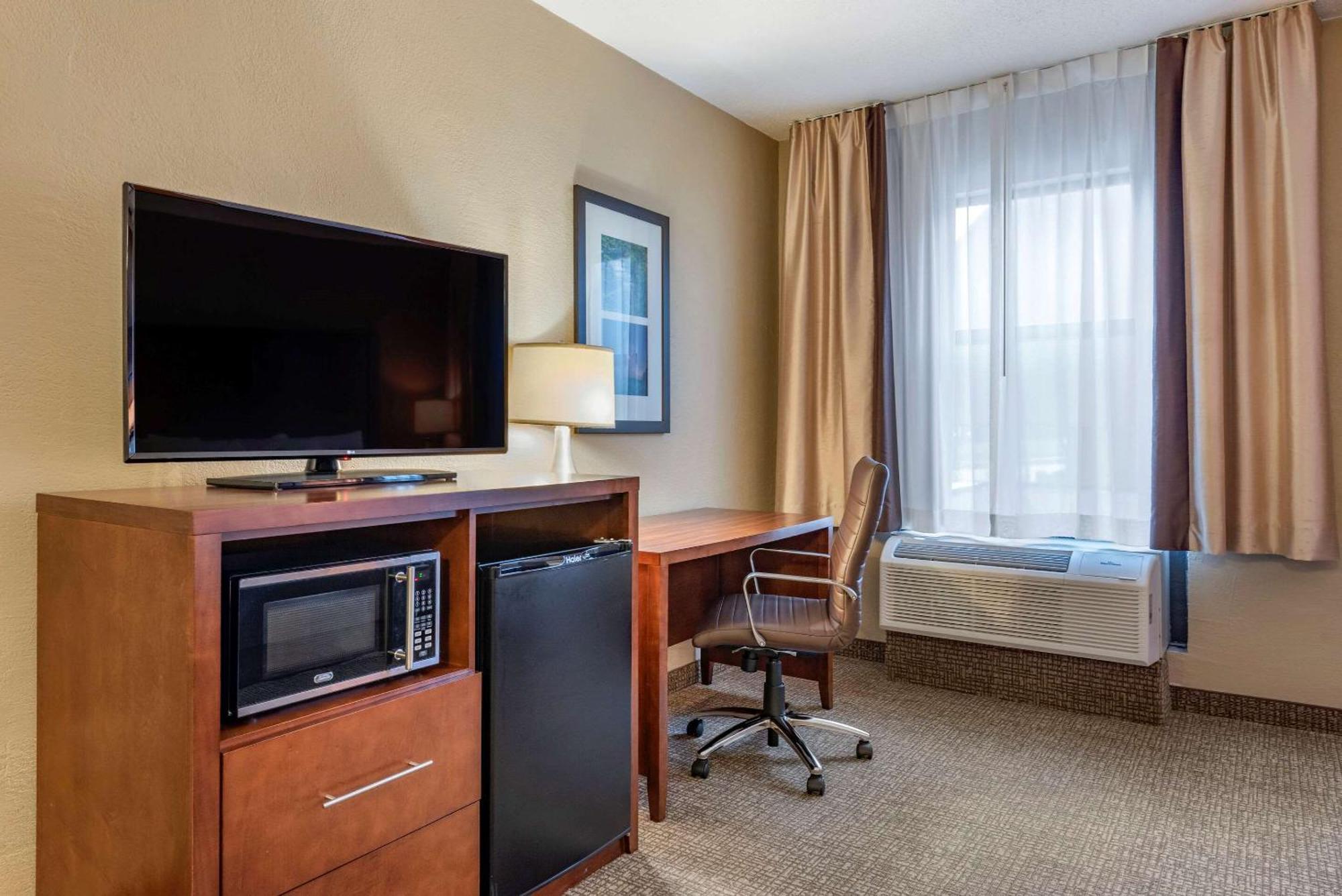 King Room with Wet Bar - Non Smoking