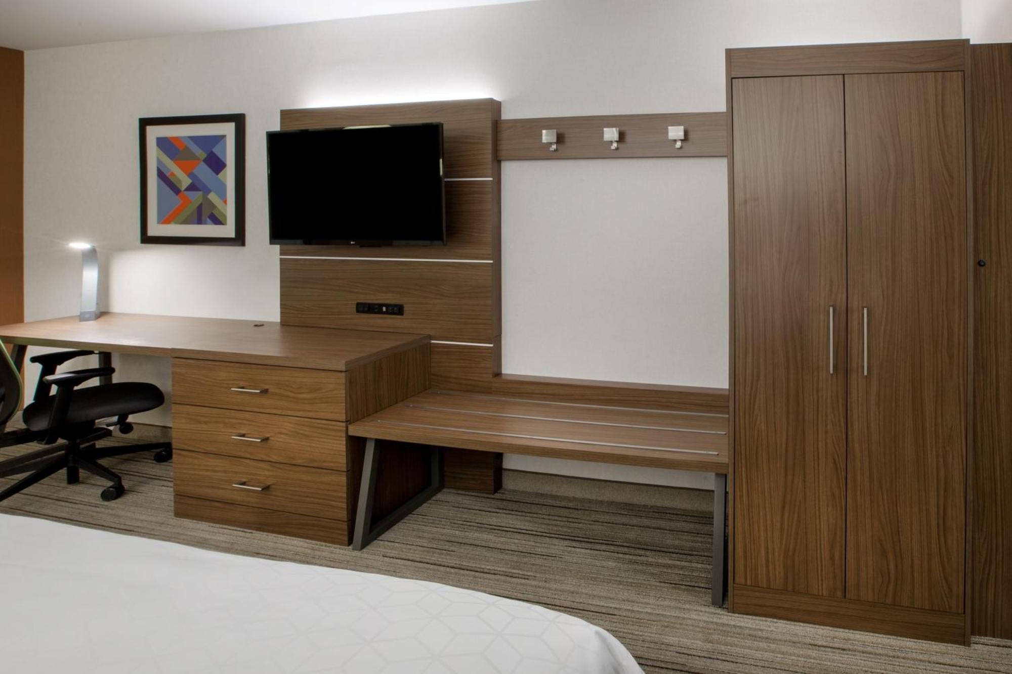 Quarto com Cama King-size - Acessível para Hóspedes com Mobilidade e Capacidade Auditiva Reduzidas
