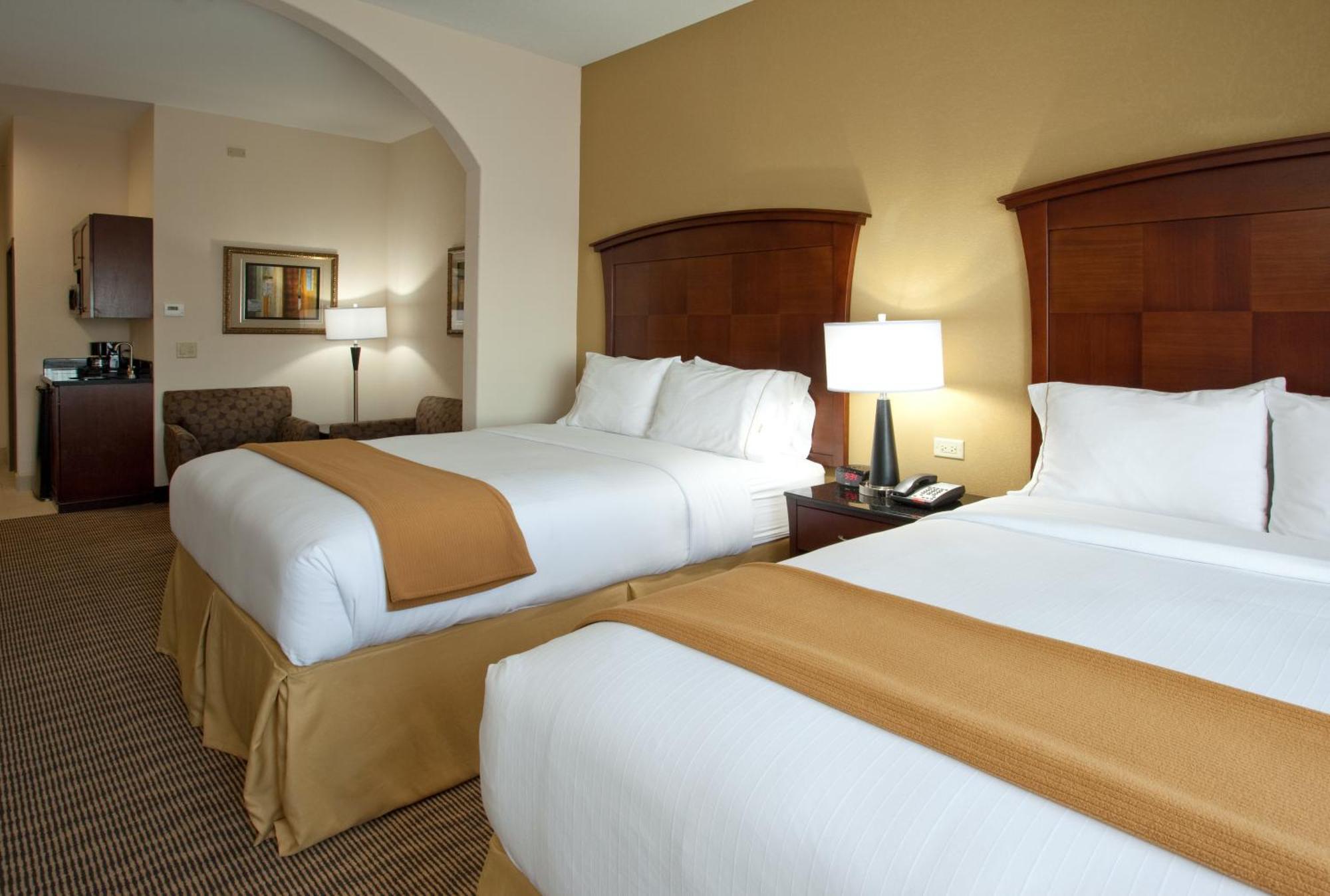 Queen Room with Two Queen Beds - Mobility Access Tub/Non-Smoking