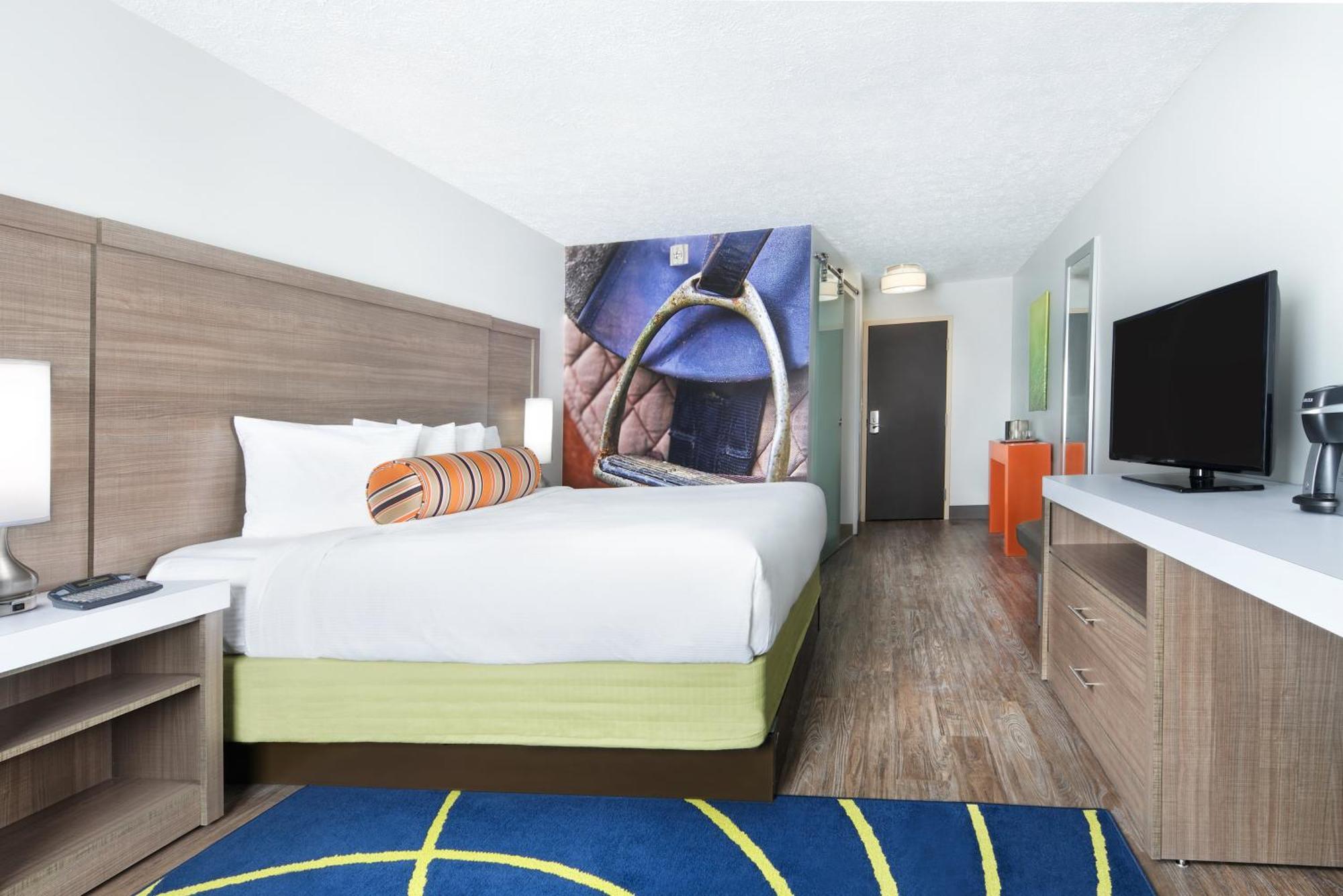 Standard King Room - Communications Accessible