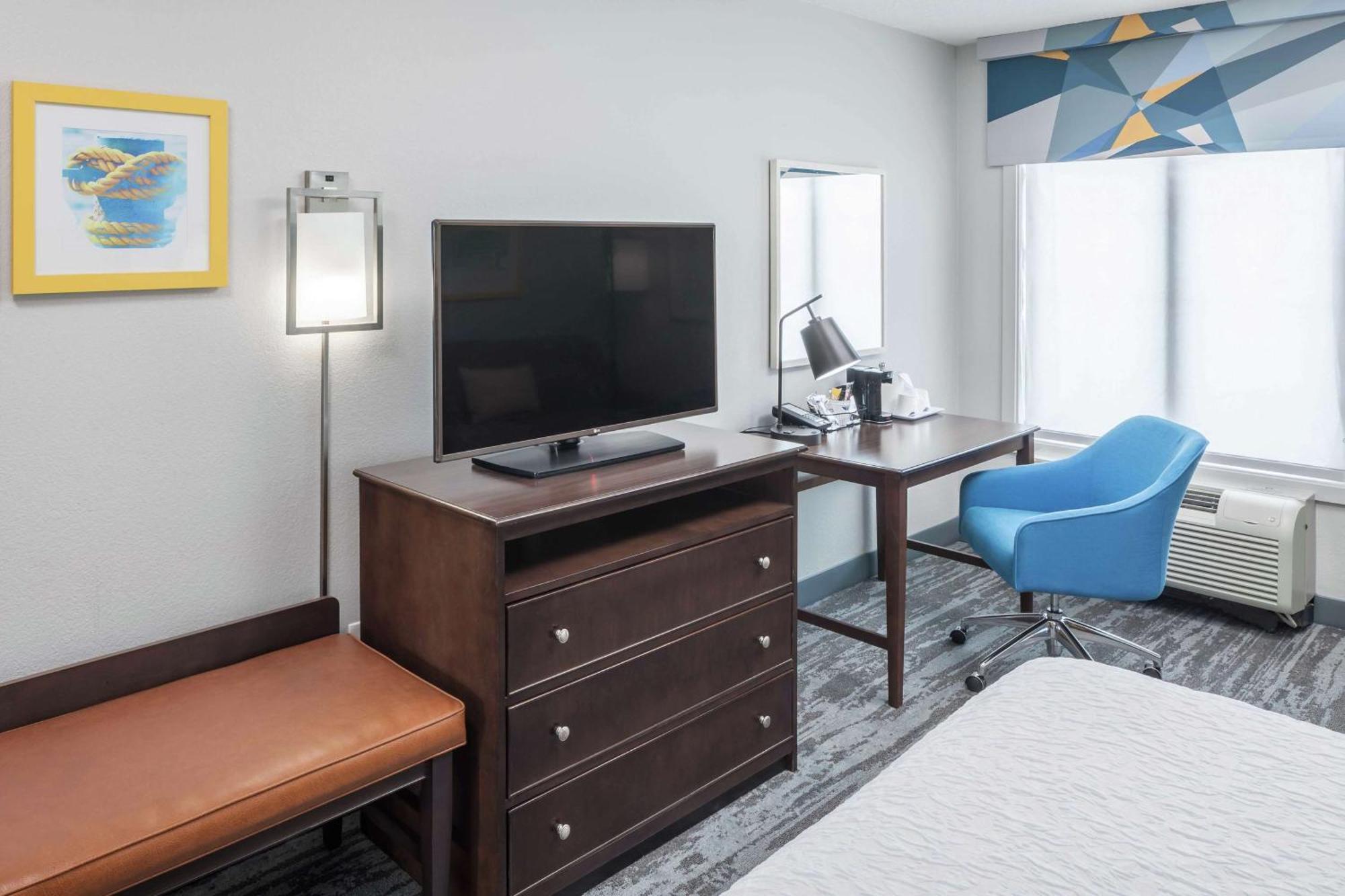 King Room with Sofa Bed and Study - Non-Smoking