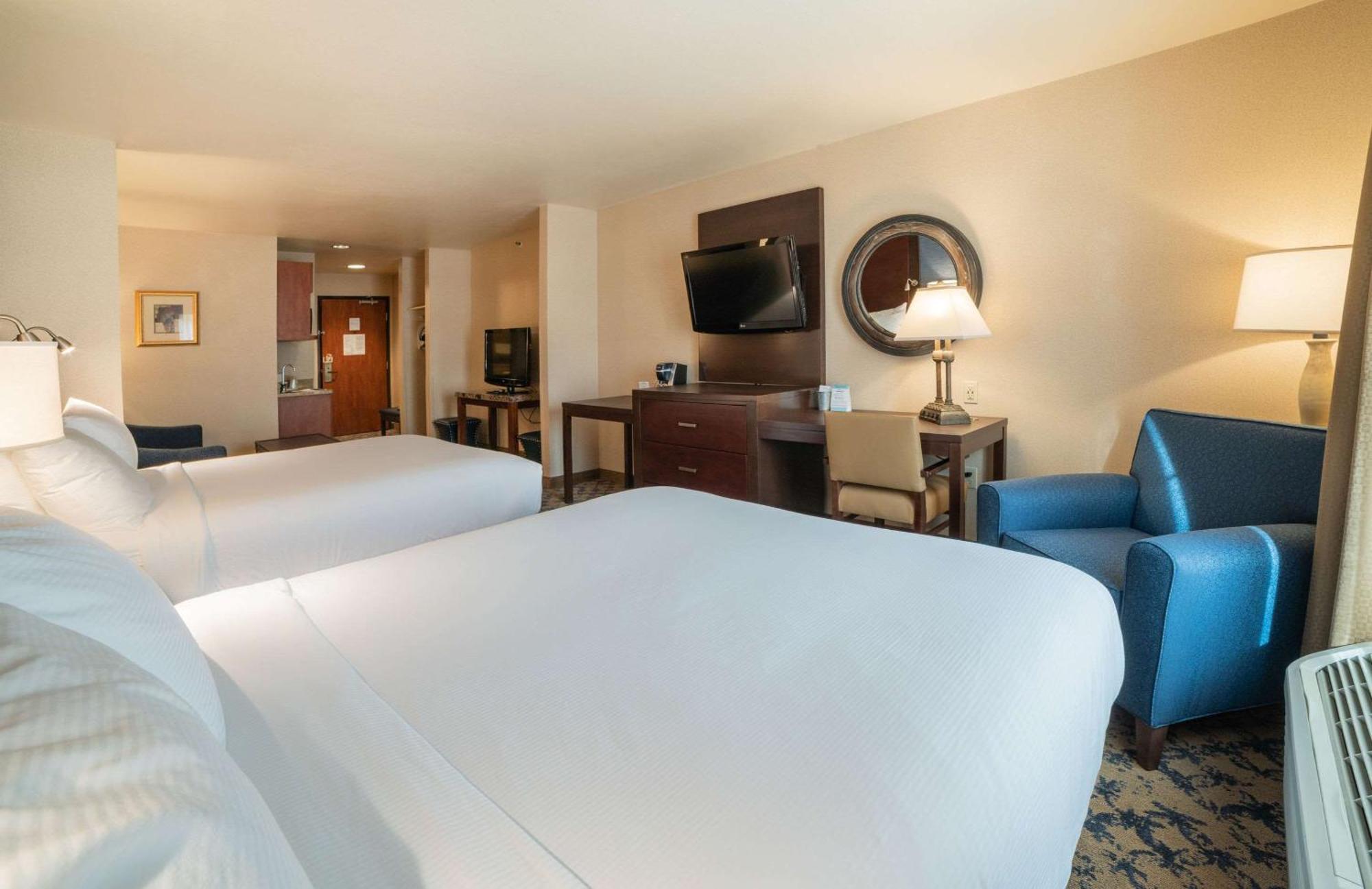 Suite Two Queen Beds Accessible or Non-Smoking,1276542271:JPEG