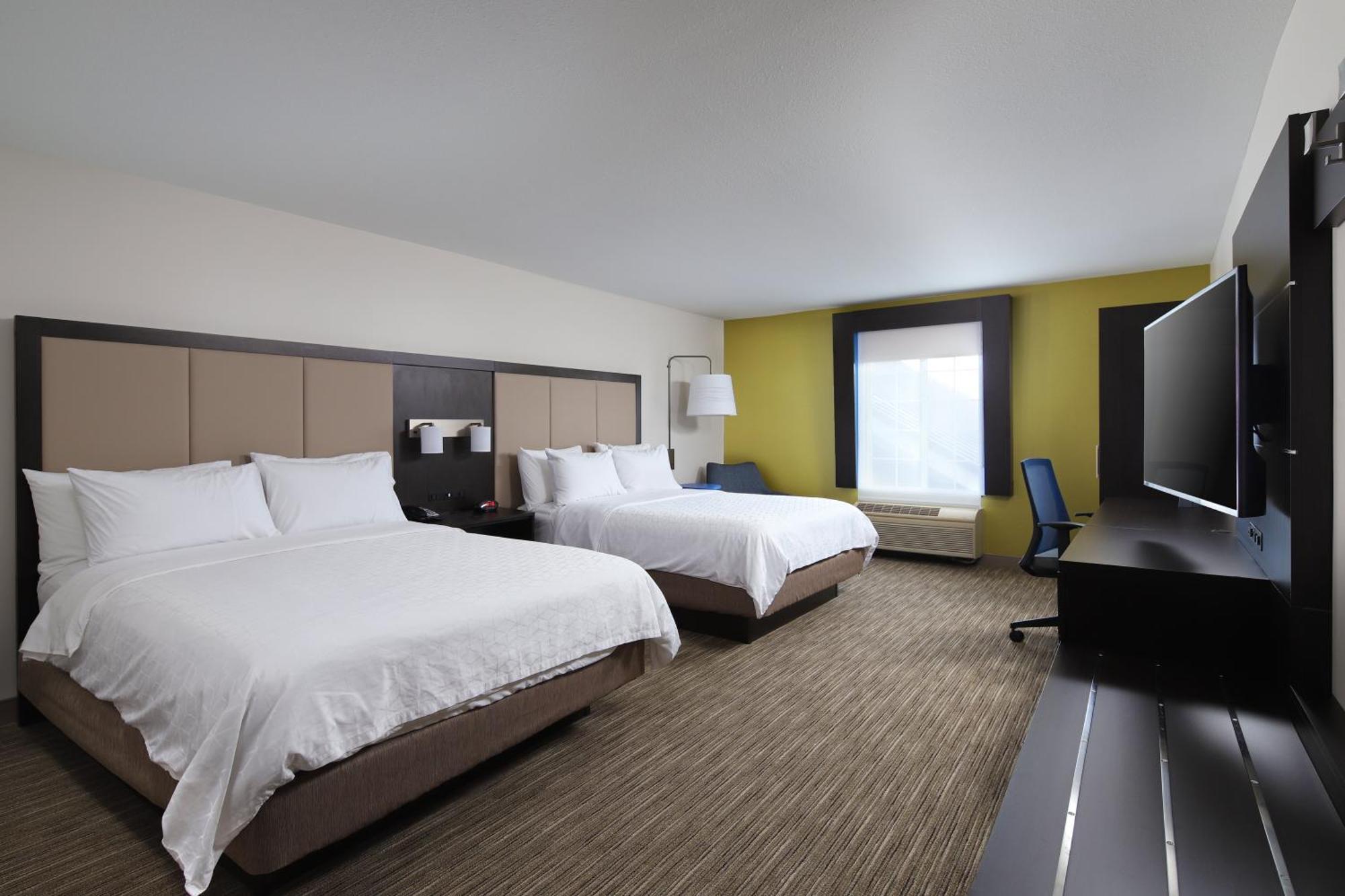 Standard Queen Room with Two Queen Beds