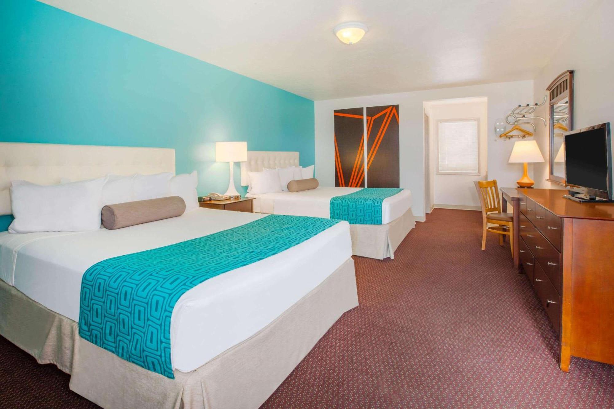 Queen Room with Two Queen Beds - Non-Smoking