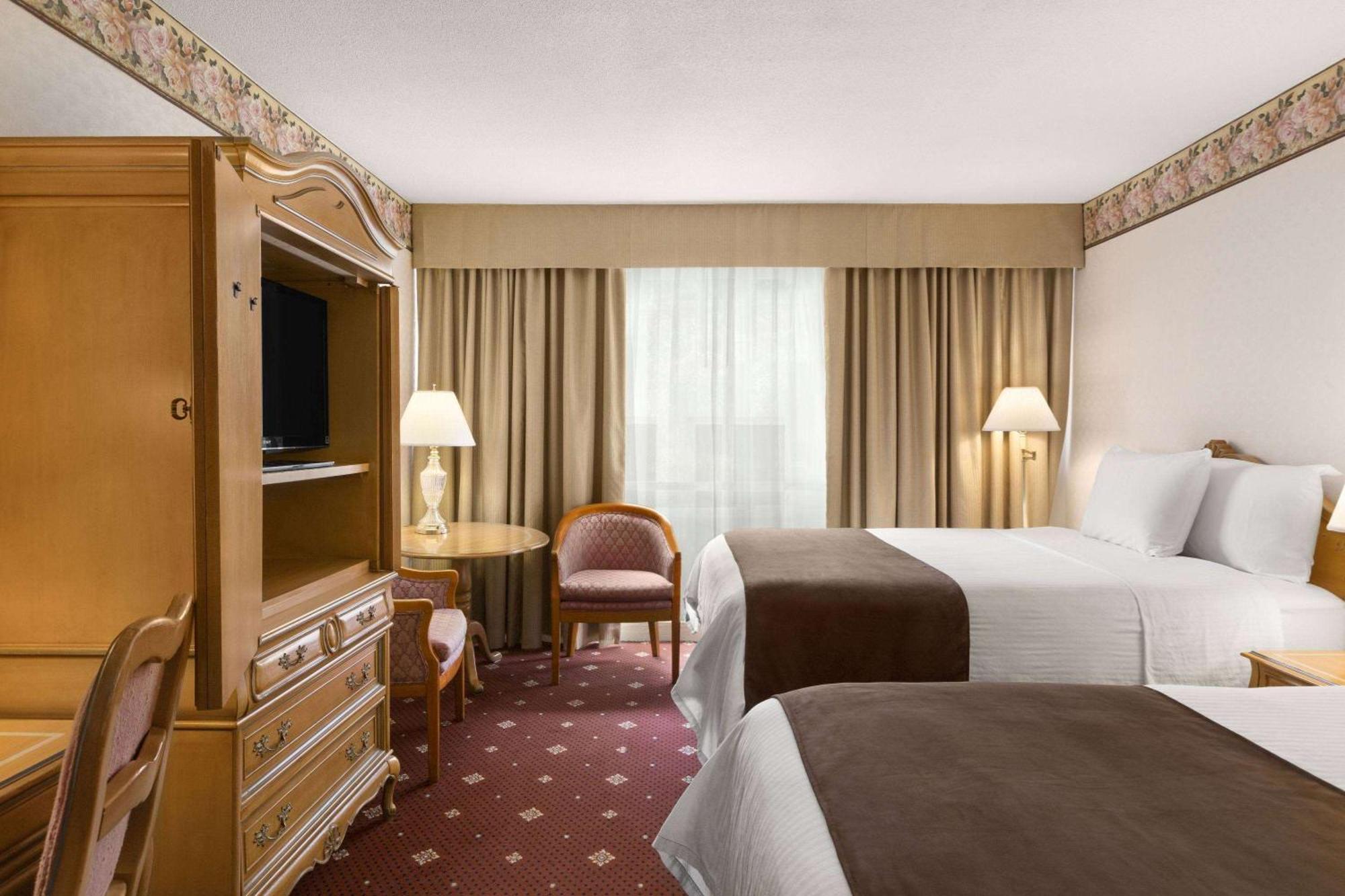 Zimmer mit 2 Queensize-Betten - Stadtblick